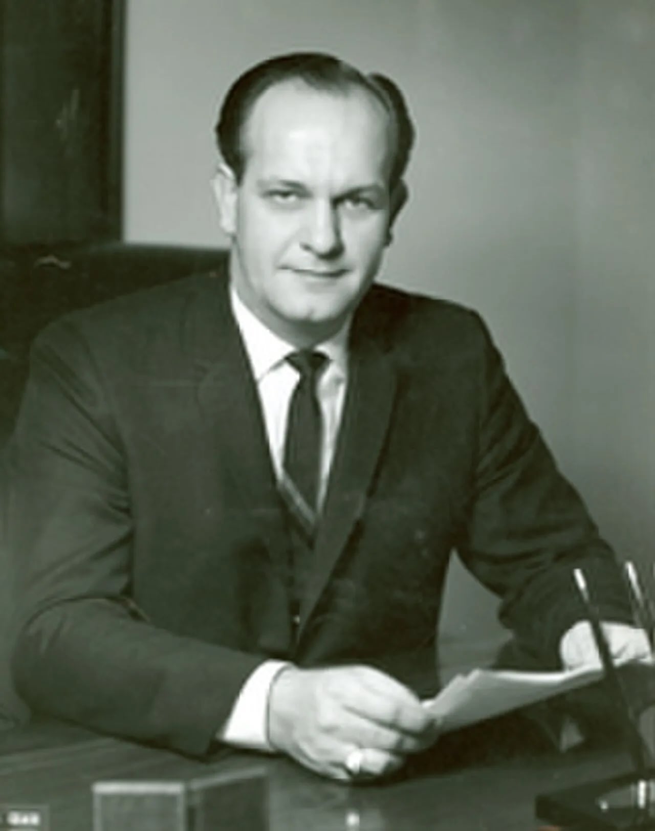 Portrait of Laurence J. Burton (1926–2002) – memorial page