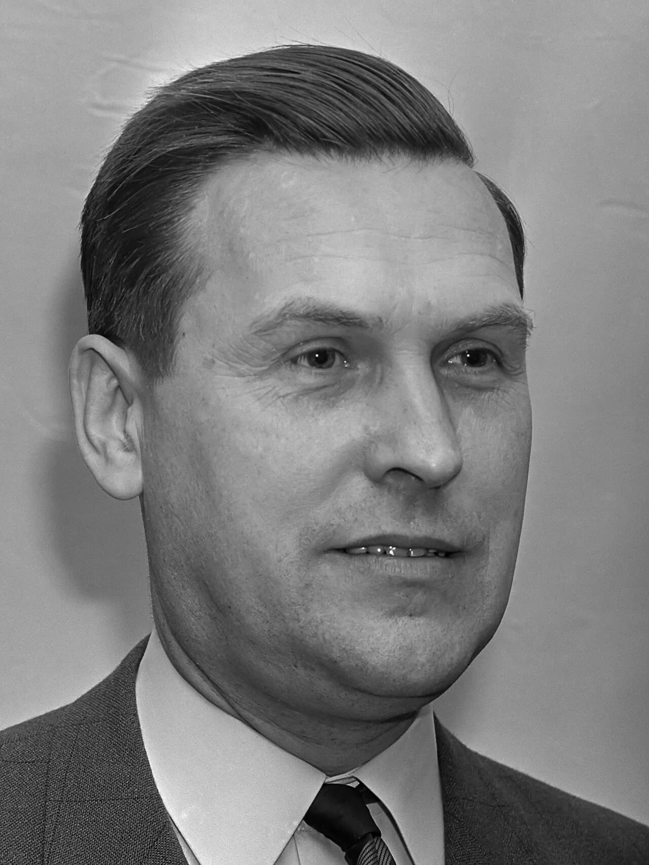 Portrait of Ad den Besten (1923–2015) – memorial page
