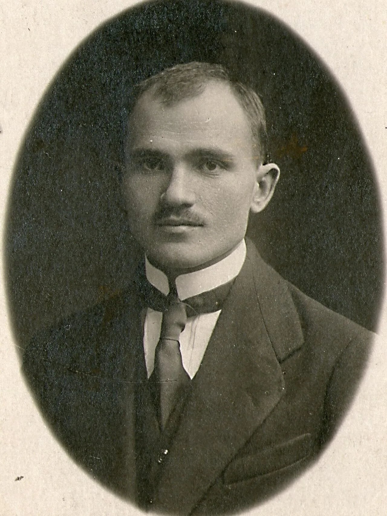 Porträt von Maxim Harezki (1893–1938) – Gedenkseite
