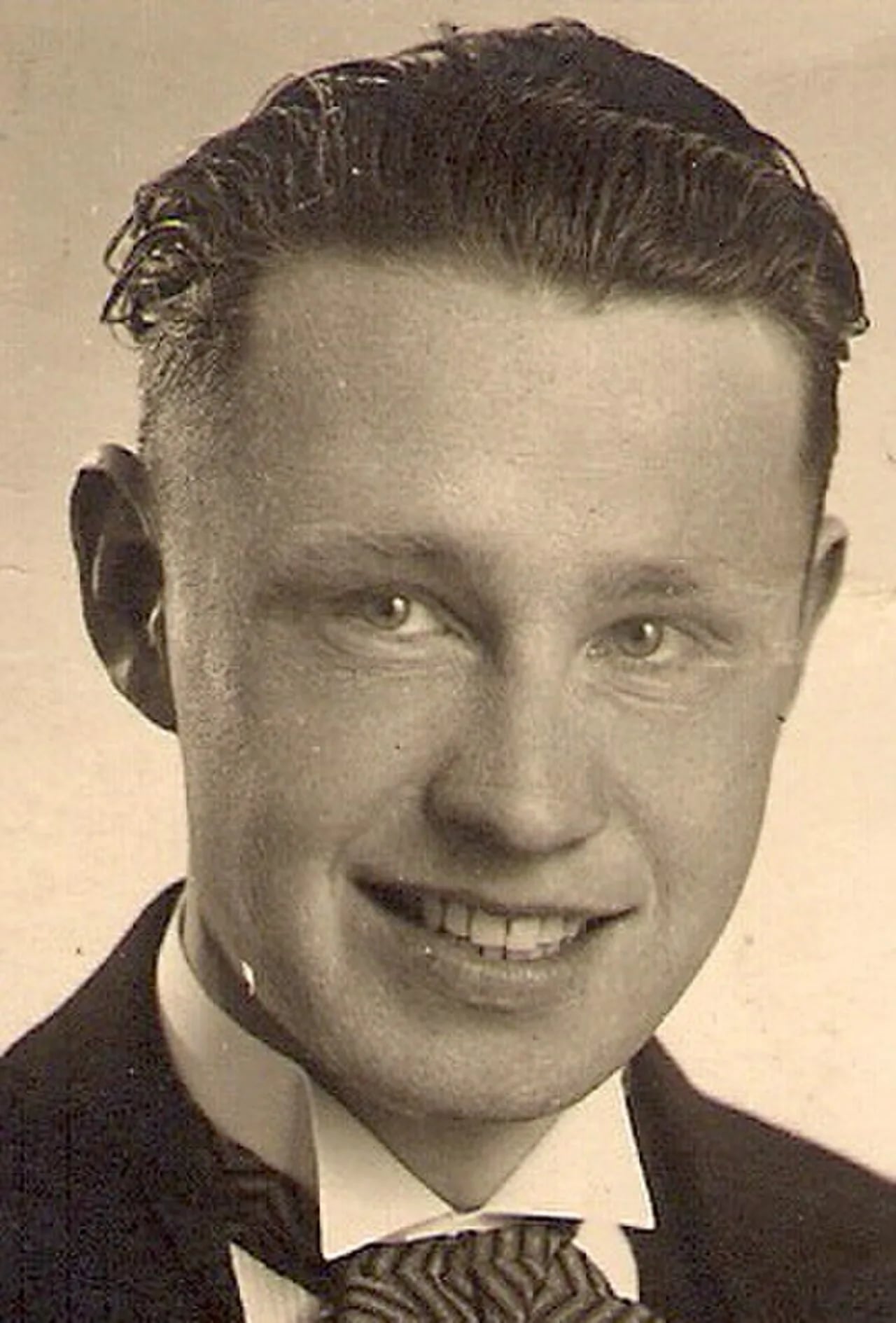 Portrait of Ben Buunk (1917–1945) – memorial page