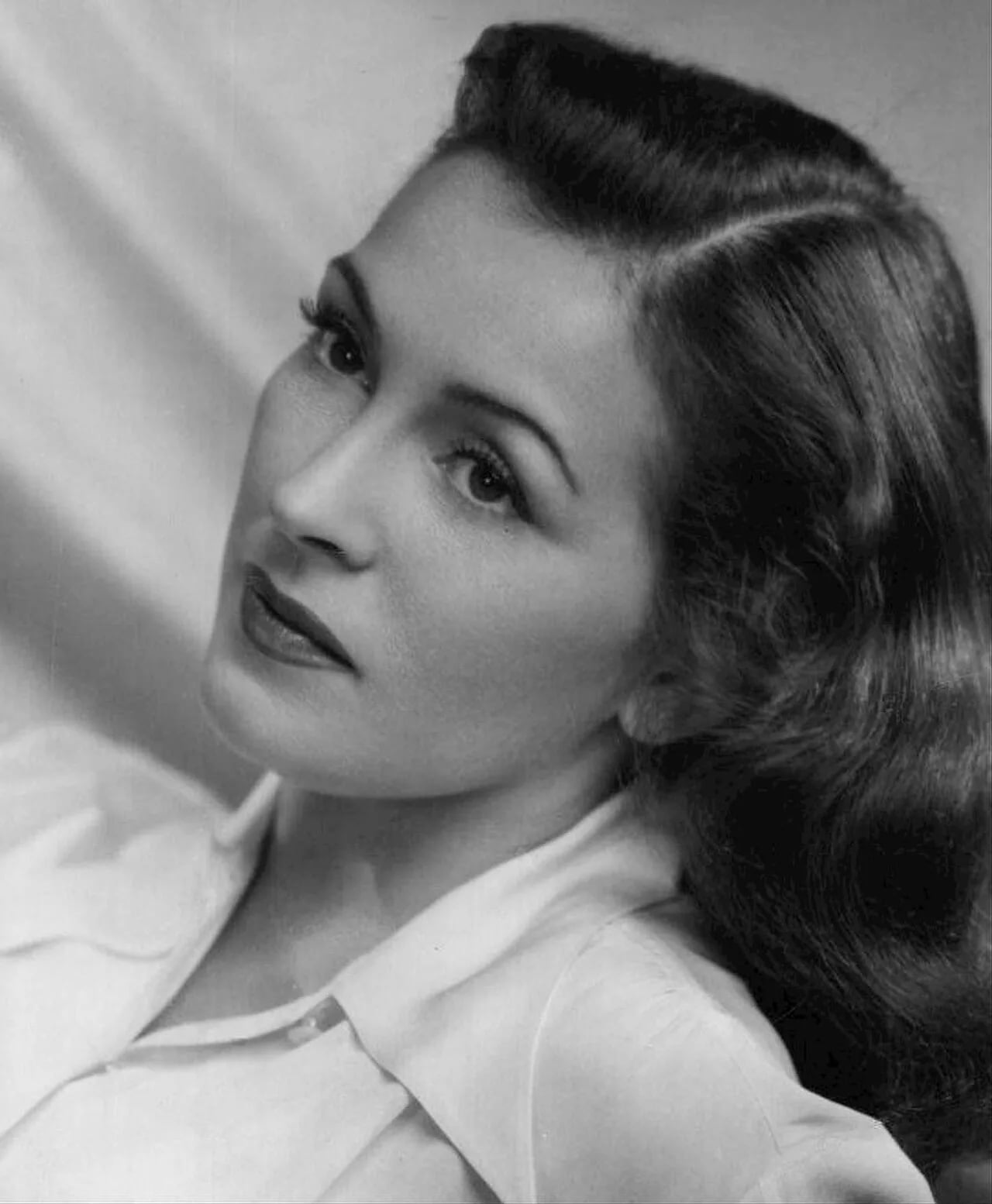 Porträt von Nancy Kelly (1921–1995) – Gedenkseite