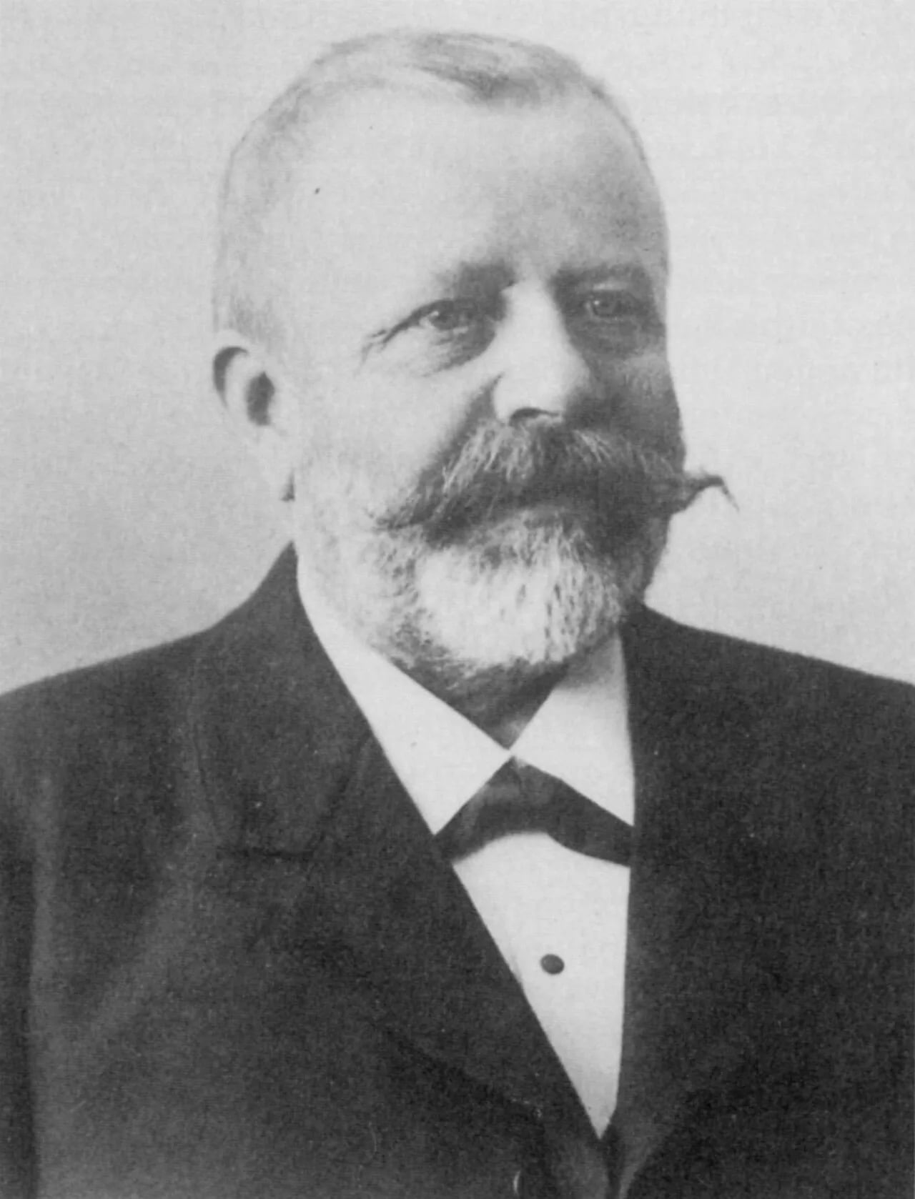 Porträt von Viktor Kraemer senior (1840–1911) – Gedenkseite