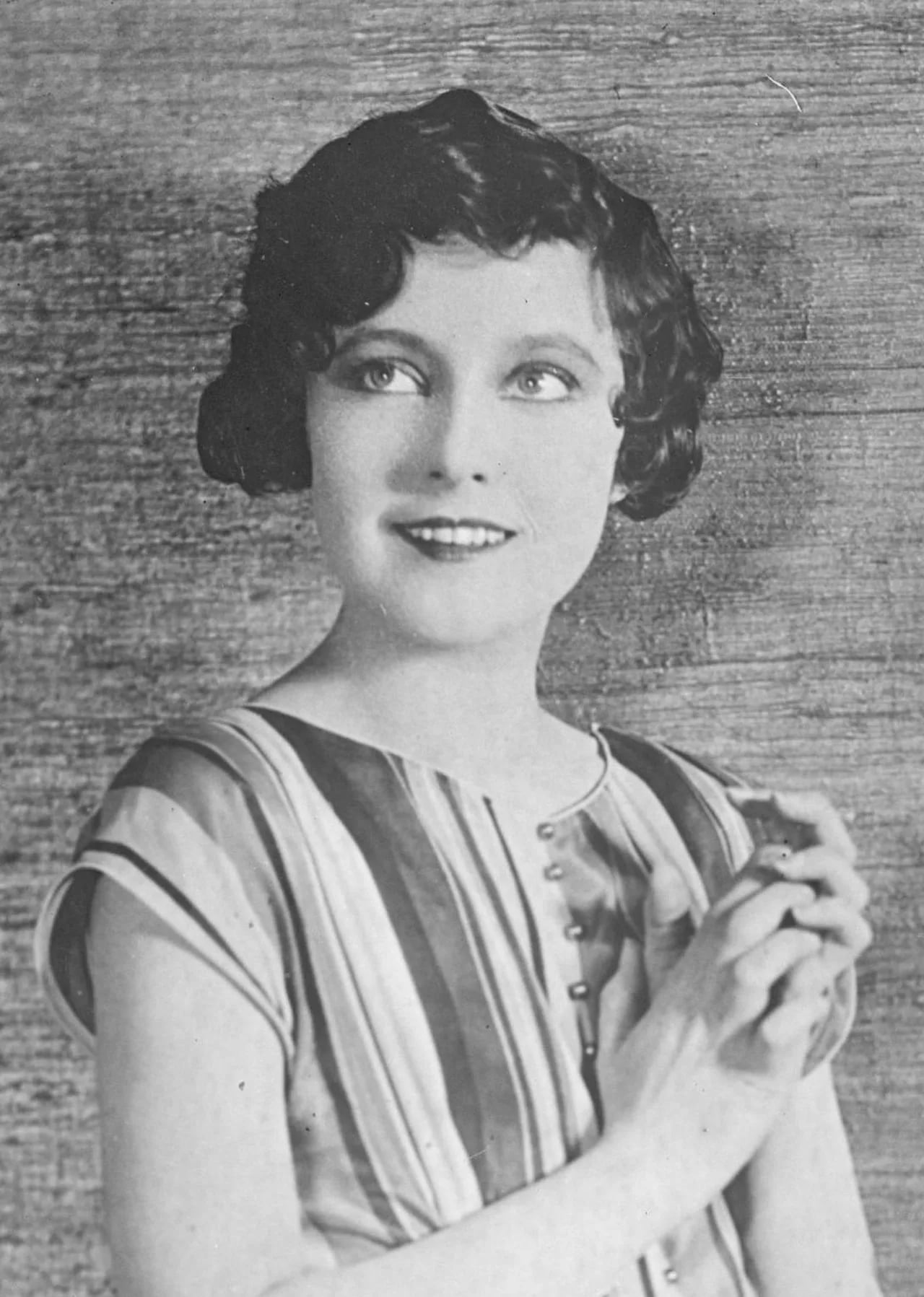 Portrait of Betty Bronson (1906–1971) – memorial page