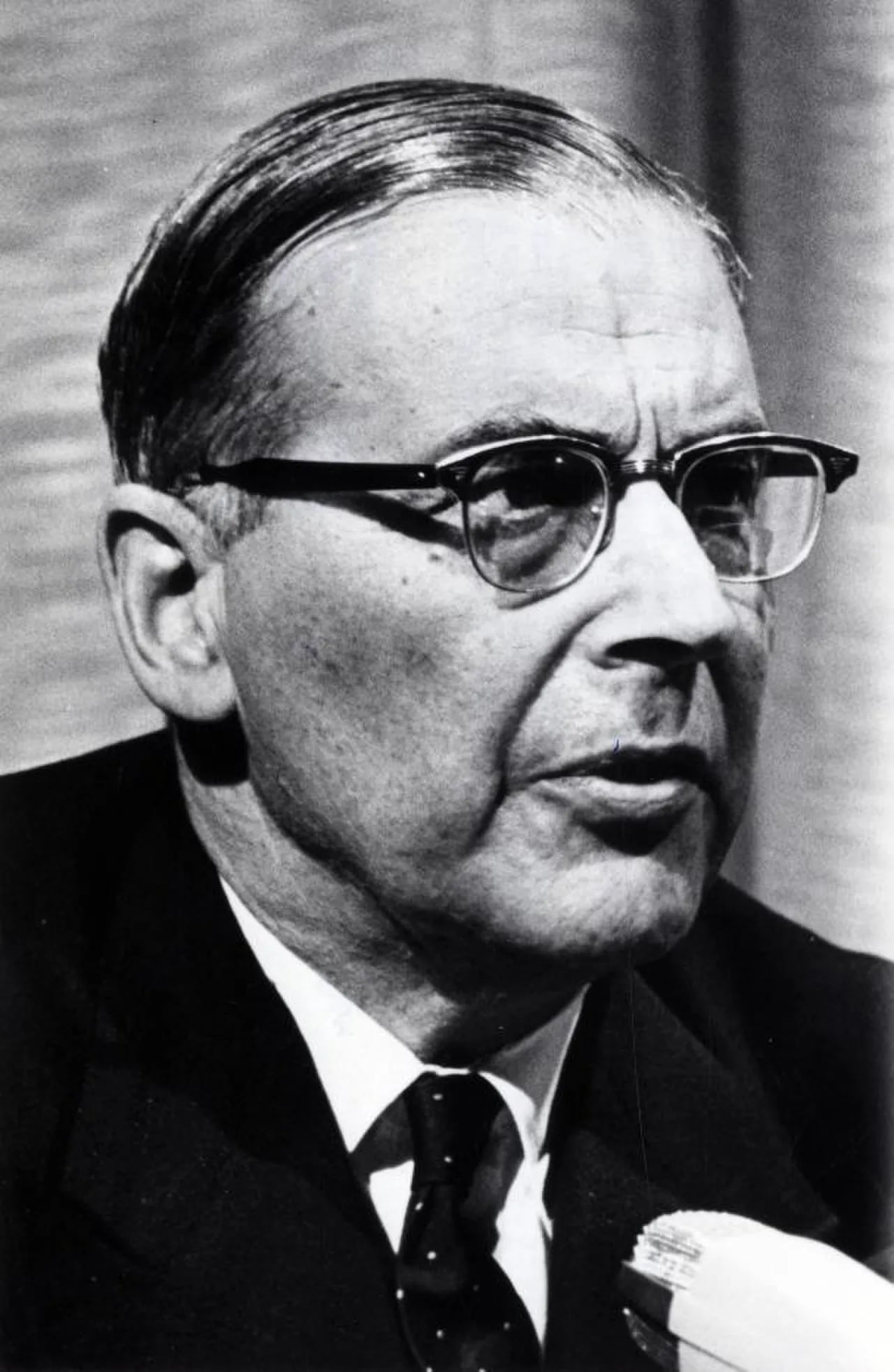 Portrait of Gijs van Hall (1904–1977) – memorial page