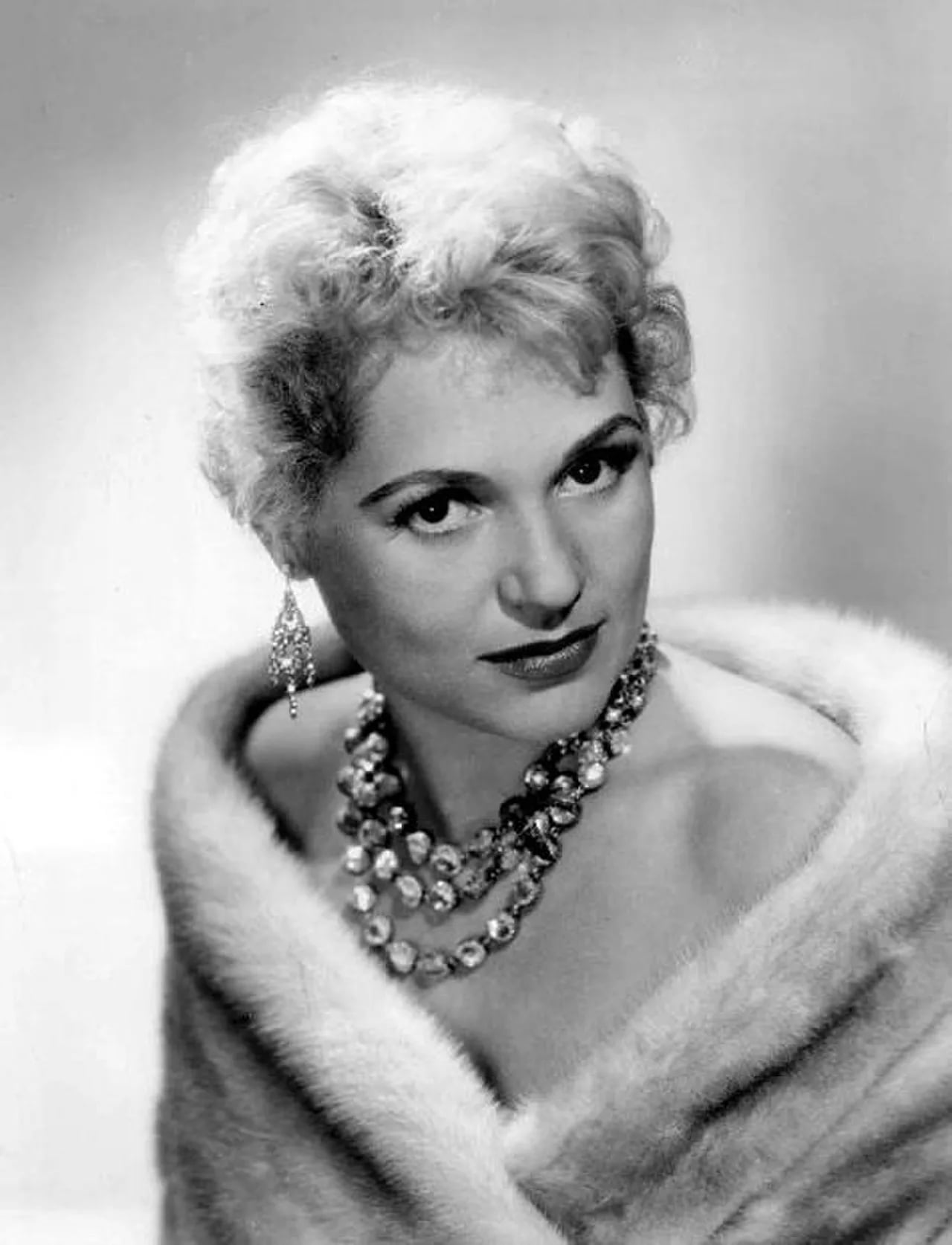 Portrait of Judy Holliday (1921–1965) – memorial page