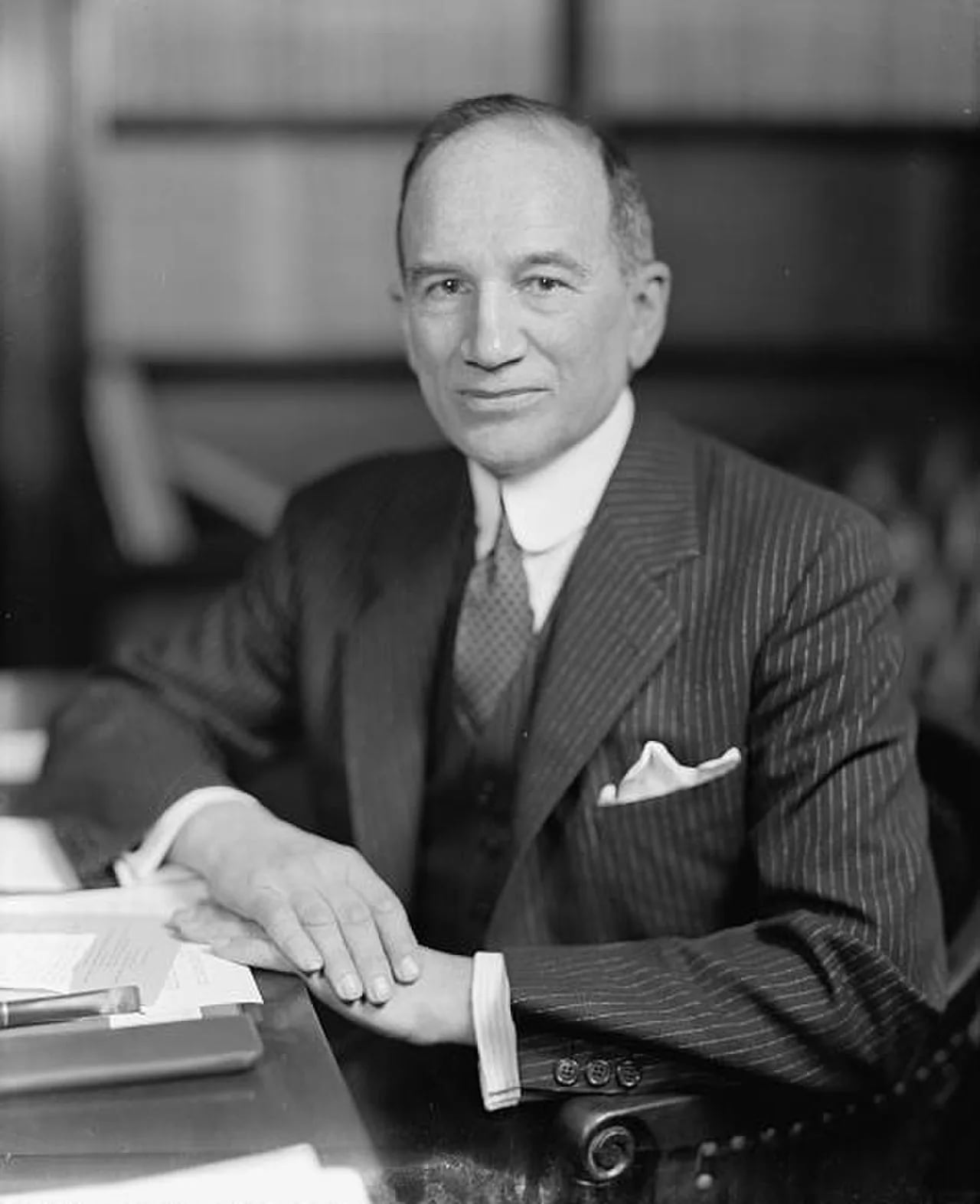 Porträt von W. Kingsland Macy (1889–1961) – Gedenkseite