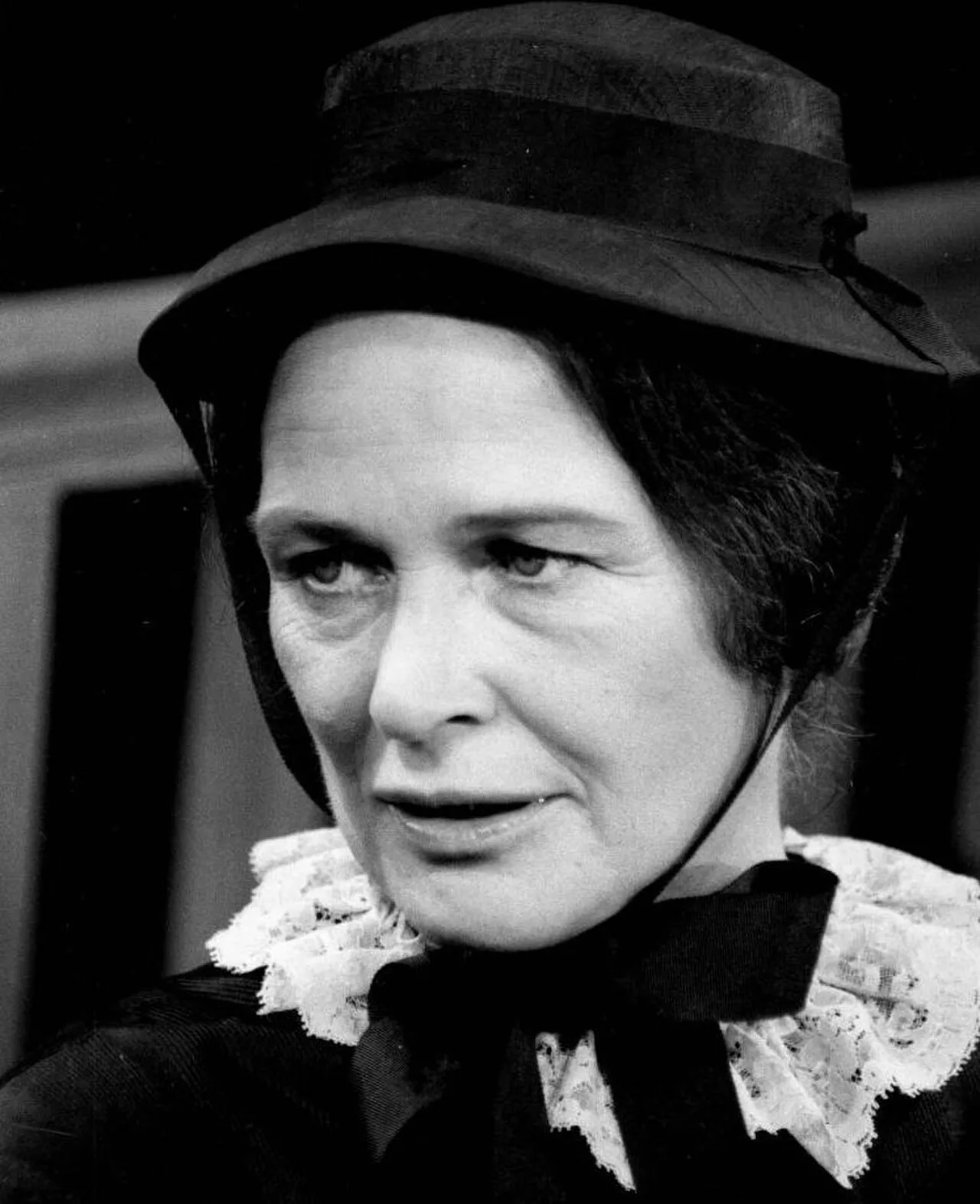 Portrait of Colleen Dewhurst (1924–1991) – memorial page
