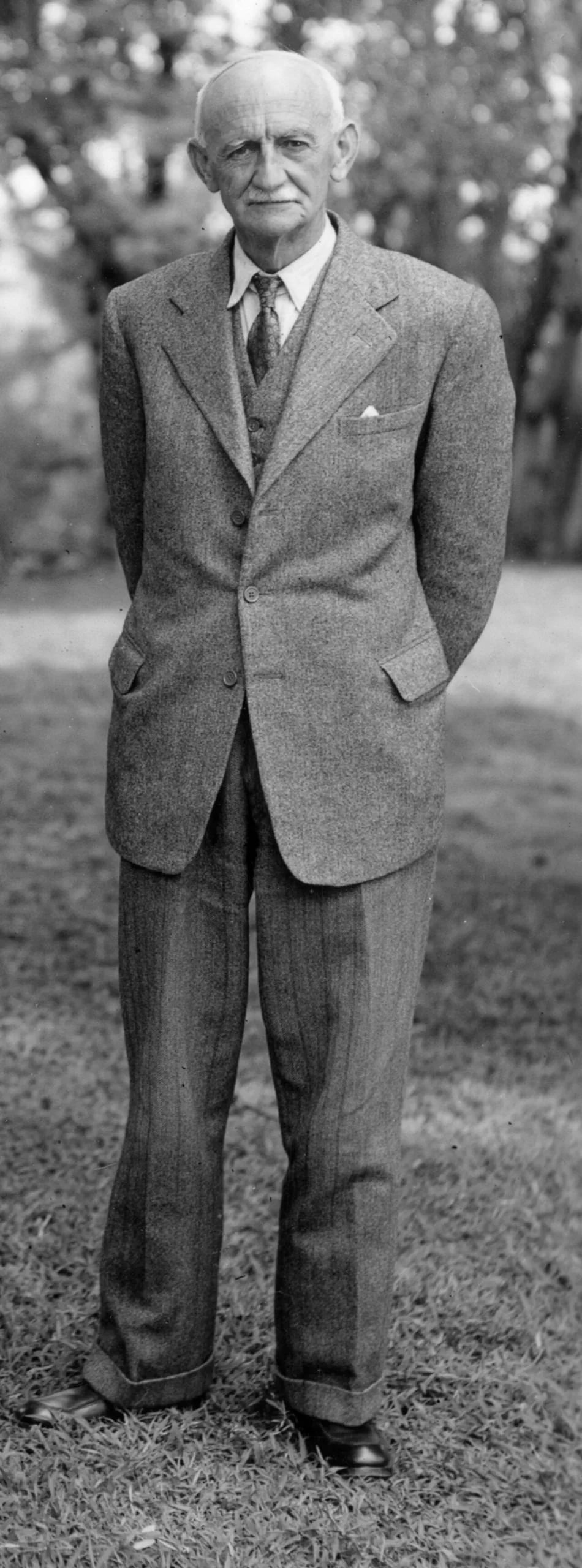 Portrait of John Hutchinson (1884–1972) – memorial page