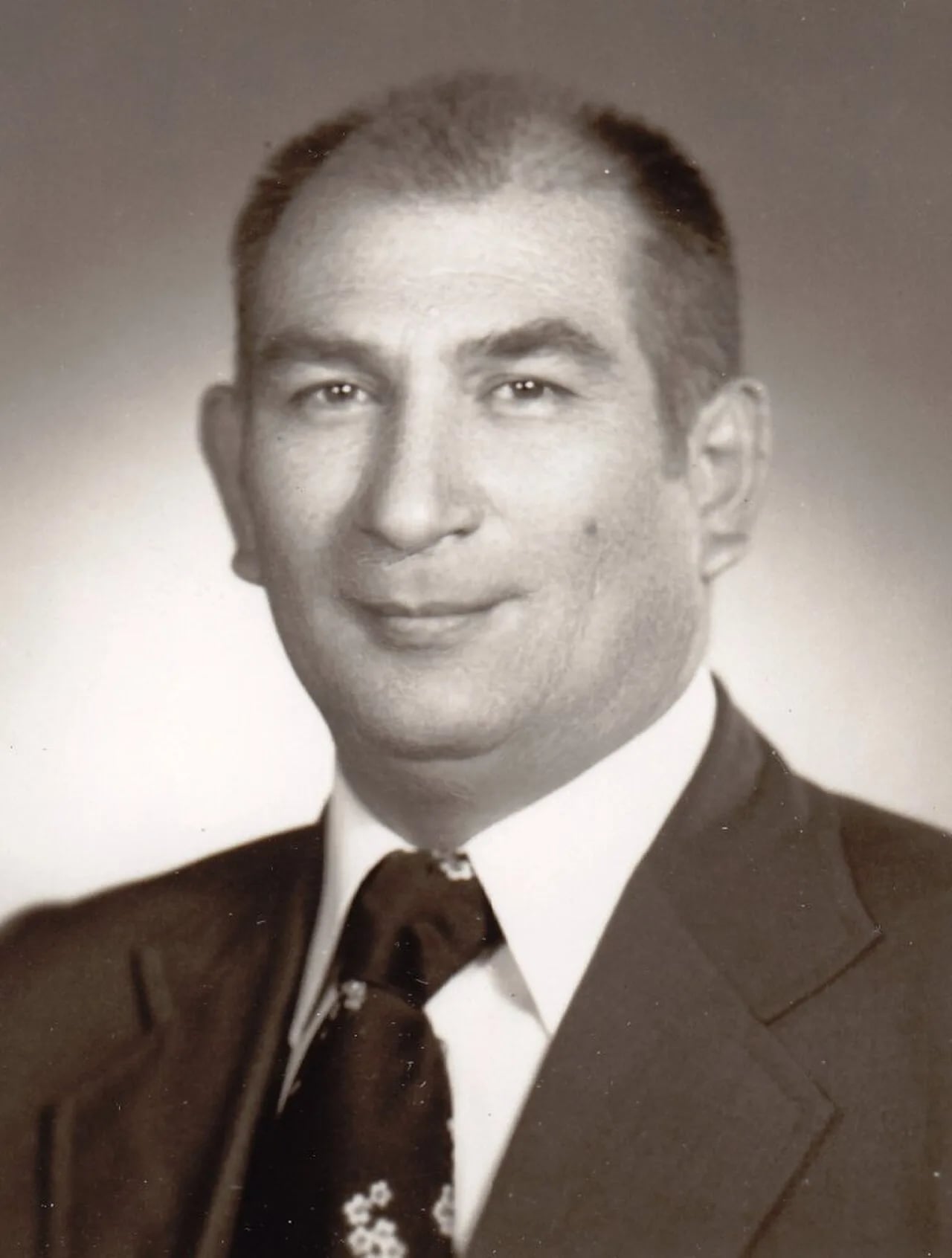 Porträt von Āndrānīk Huwīyān (1933–2015) – Gedenkseite