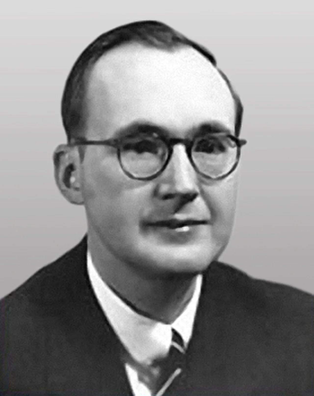 Portrait of Walter J. Cummings (1916–1999) – memorial page