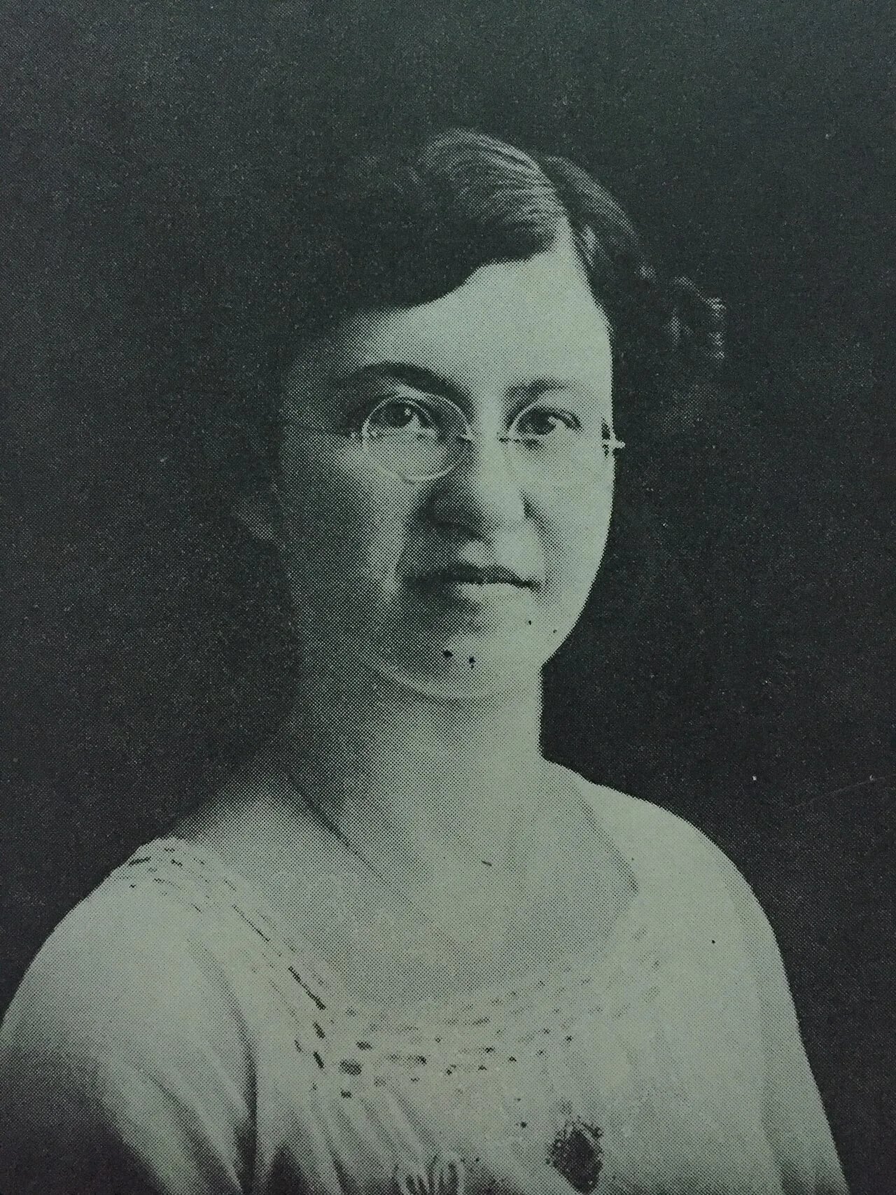 Porträt von Nellie Straus-Mochenson (1892–1933) – Gedenkseite