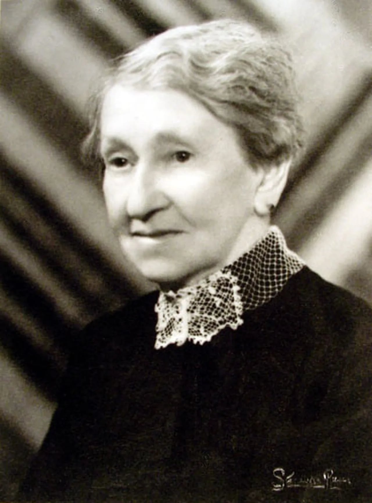 Portrait of Ada Wells (1863–1933) – memorial page
