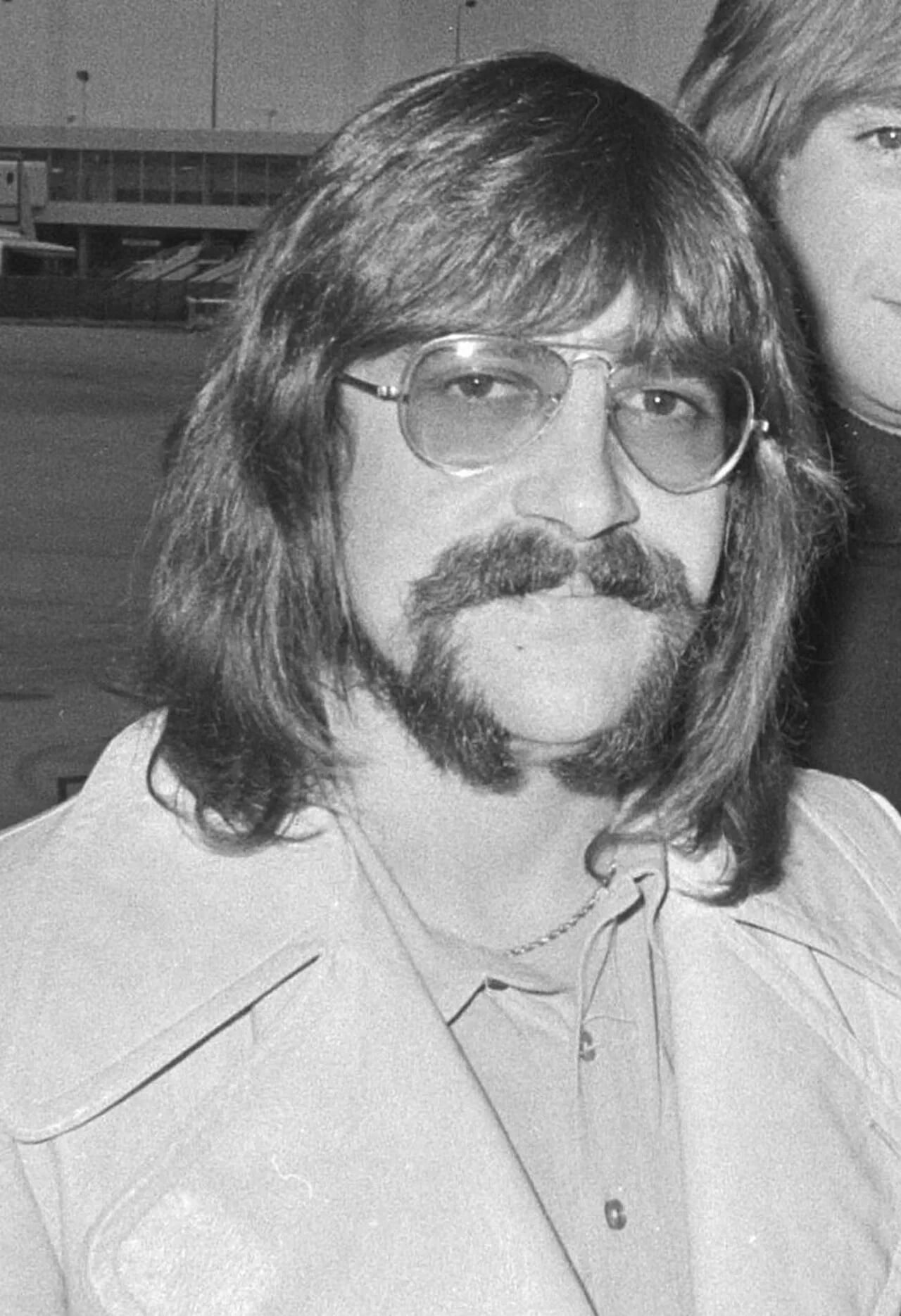Portrait of Graeme Edge (1941–2021) – memorial page