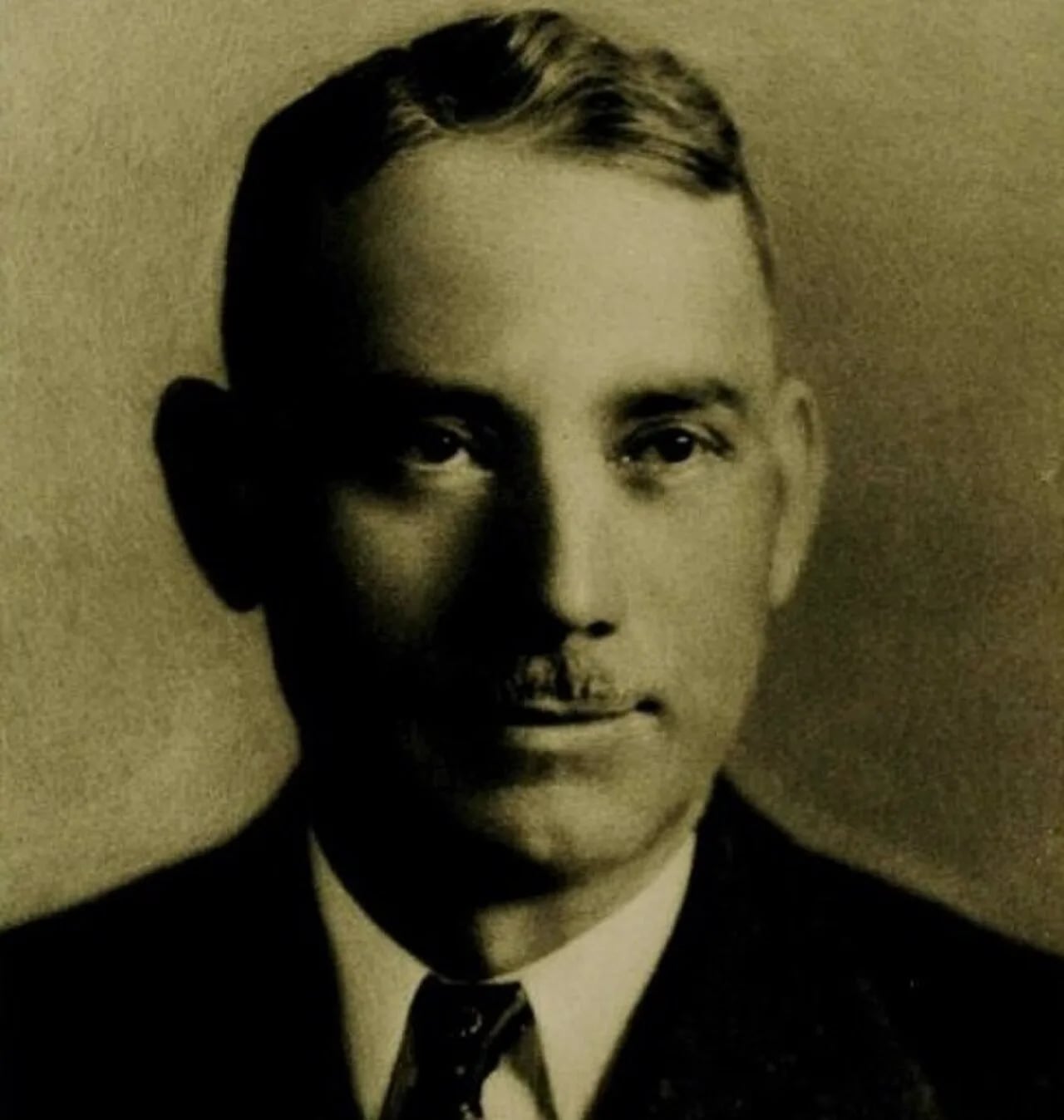 Portrait of Wesley Lloyd (1883–1936) – memorial page
