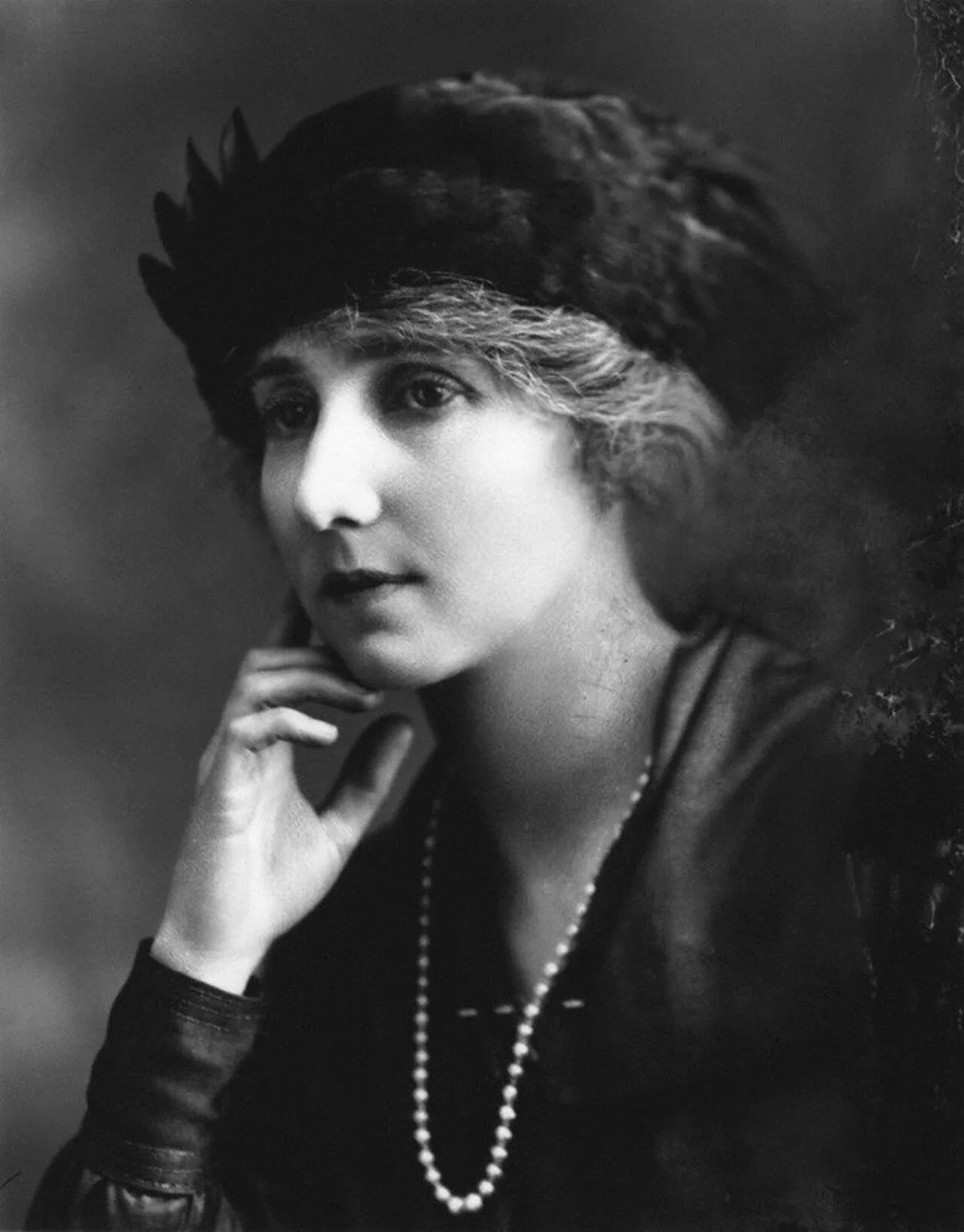 Portrait of Noël Leslie, Countess of Rothes (1878–1956) – memorial page