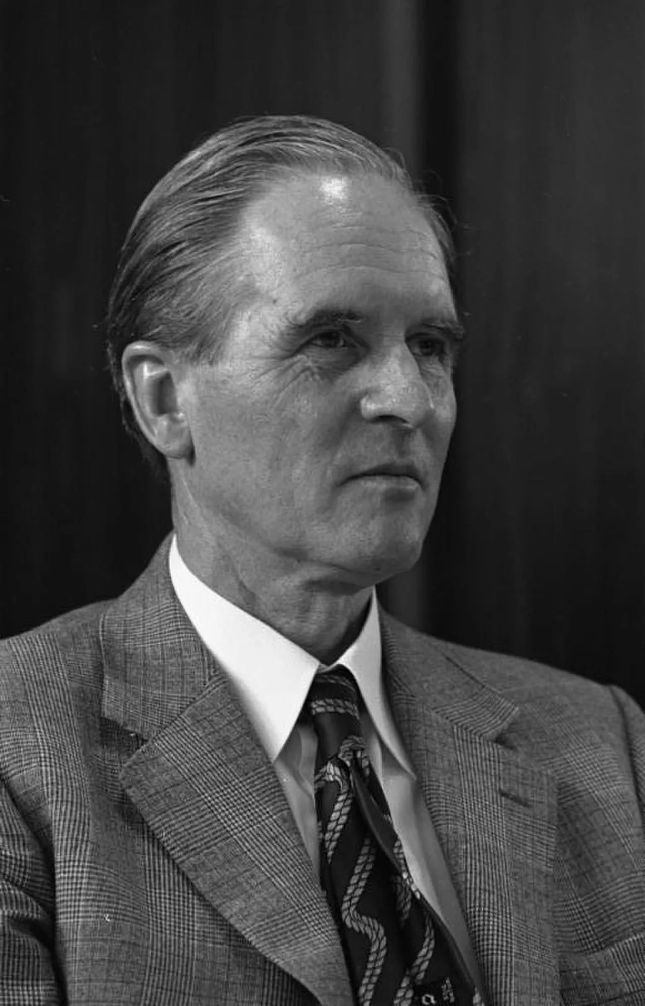 Portrait of Karl Carstens (1914–1992) – memorial page