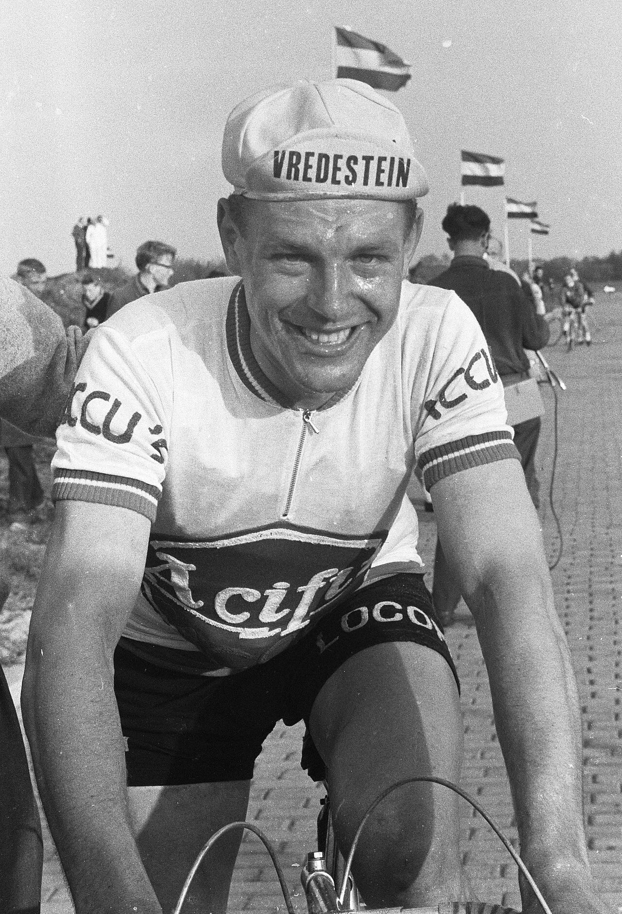 Portrait of Roger Baens (1933–2020) – memorial page