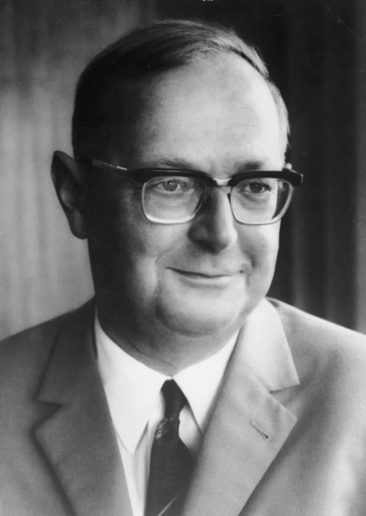 Portrait of Wolfgang A. Mommsen (1907–1986) – memorial page