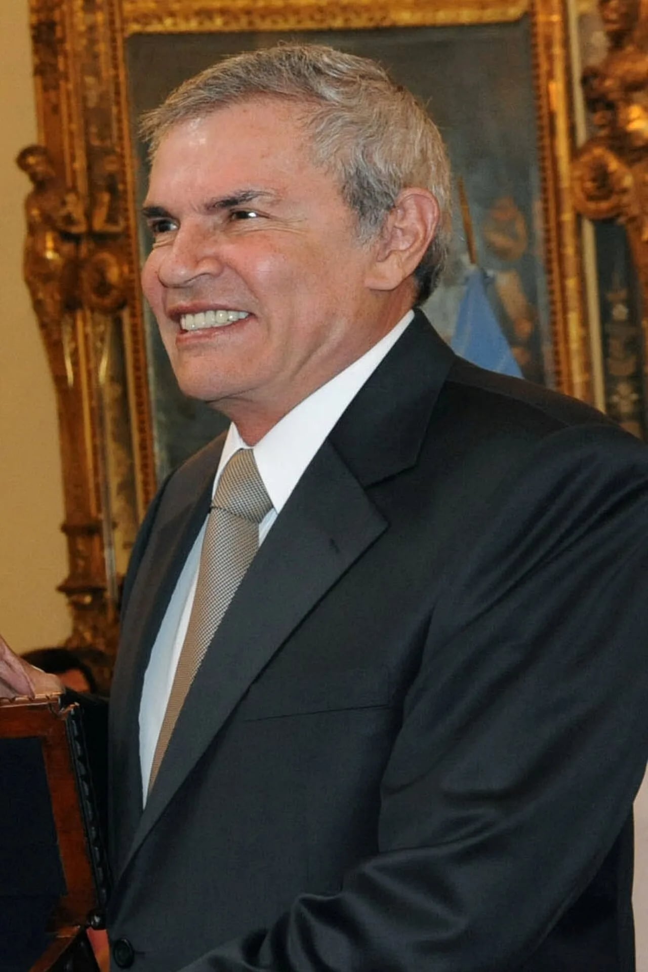 Porträt von Luis Castañeda Lossio (1945–2022) – Gedenkseite