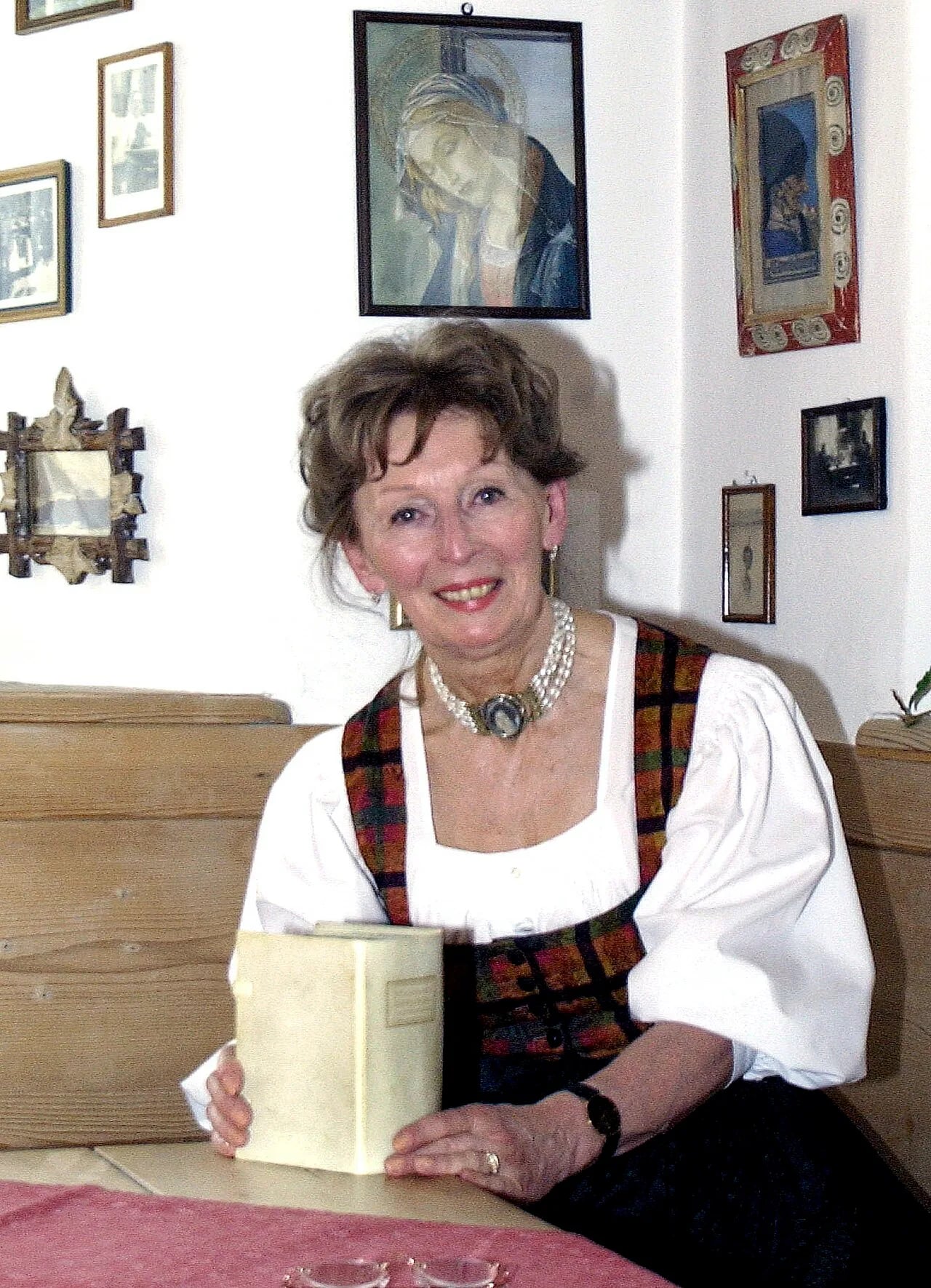 Porträt von Hedi Heres (1939–2010) – Gedenkseite