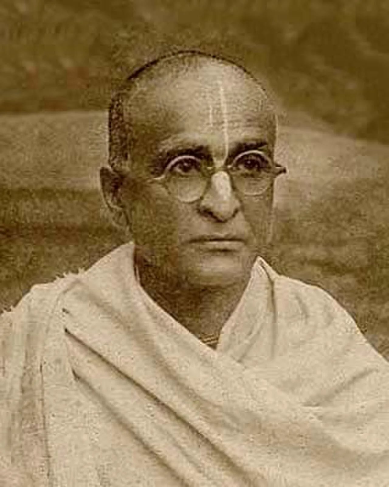 Porträt von Bhaktisiddhanta Sarasvati Thakura (1874–1936) – Gedenkseite