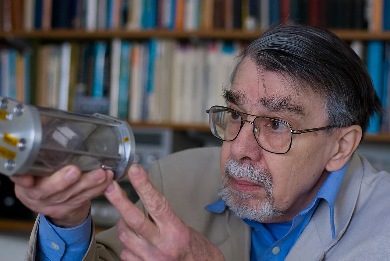 Porträt von David E. H. Jones (1938–2017) – Gedenkseite