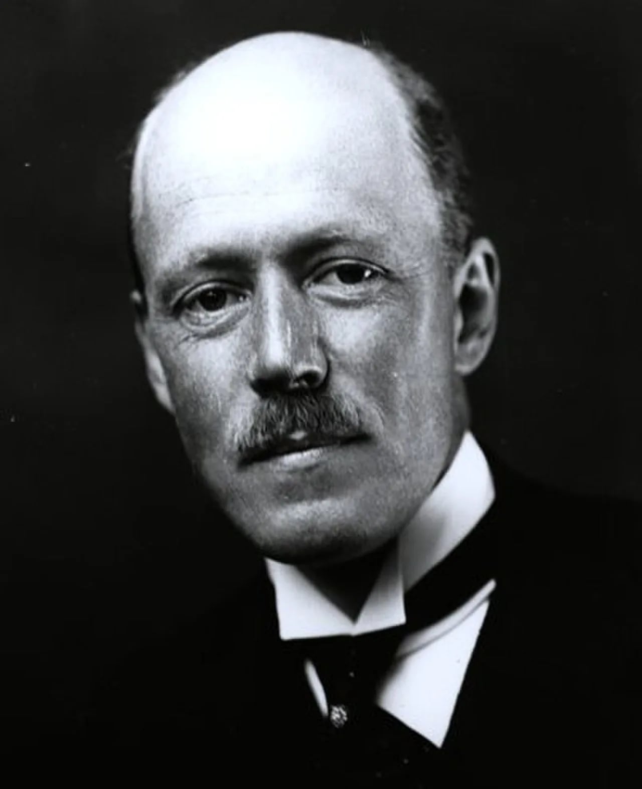Porträt von Eric Rücker Eddison (1882–1945) – Gedenkseite
