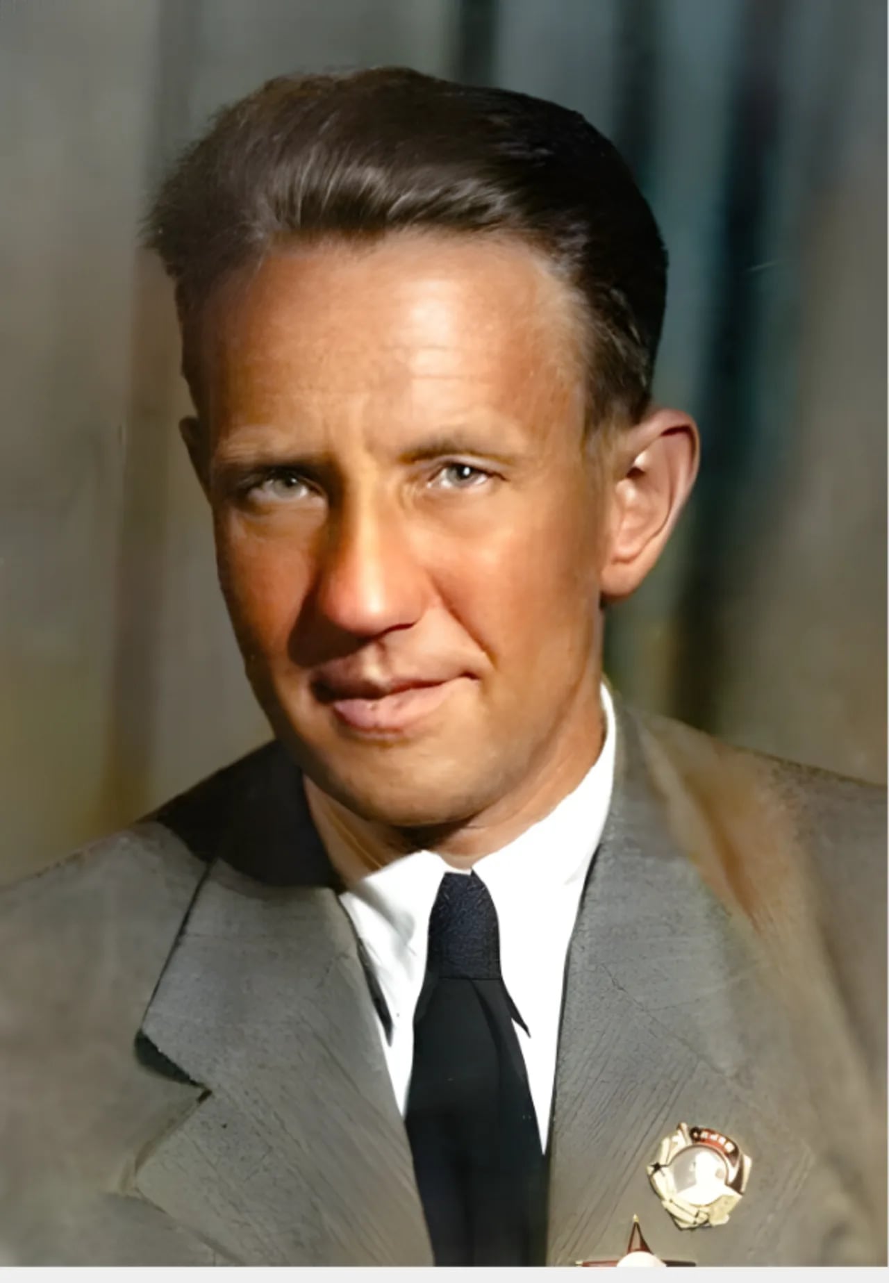 Porträt von Michail Nikolajewitsch Loginow (1903–1940) – Gedenkseite