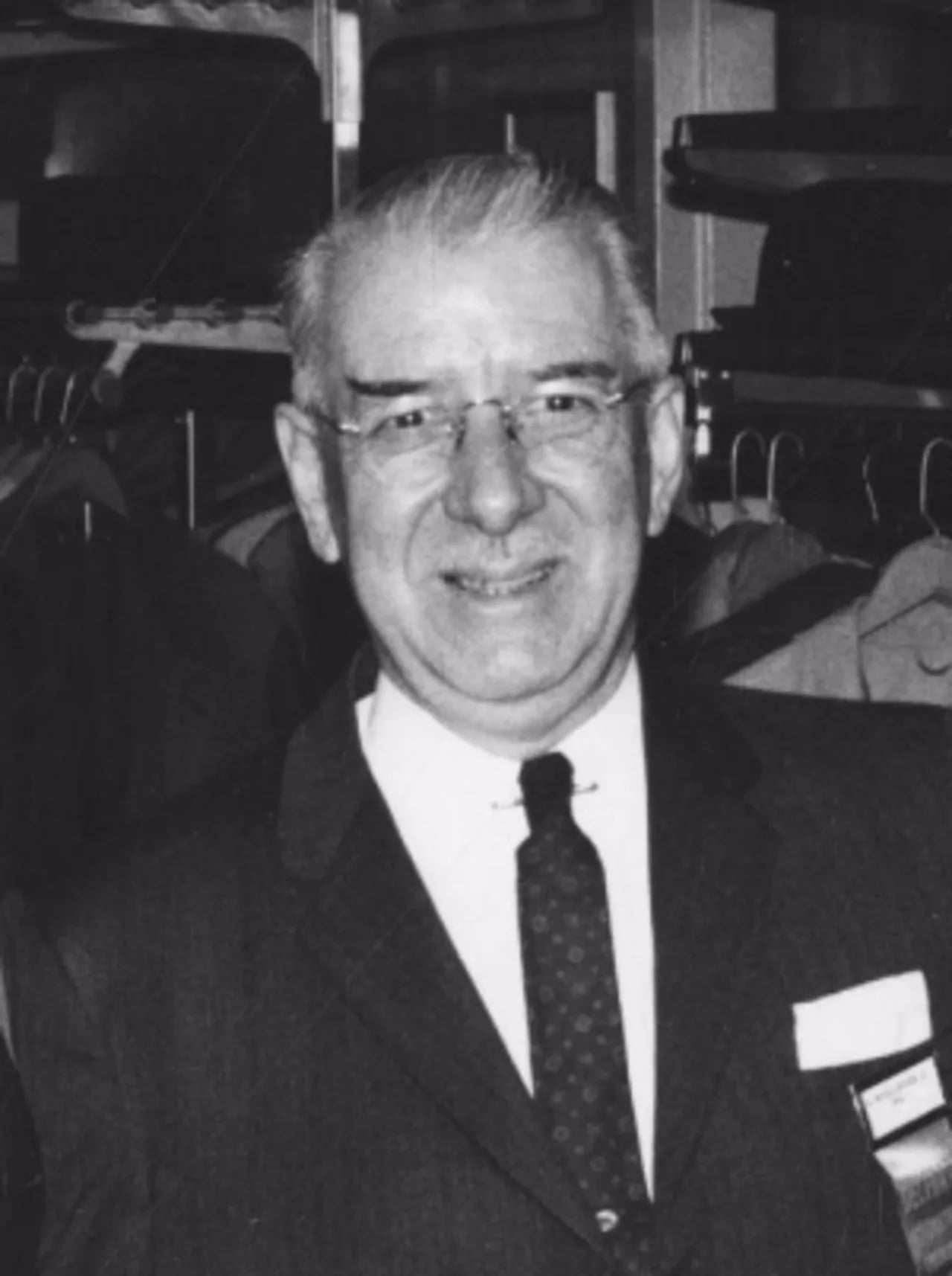 Portrait of Leon deValinger, Jr. (1905–2000) – memorial page