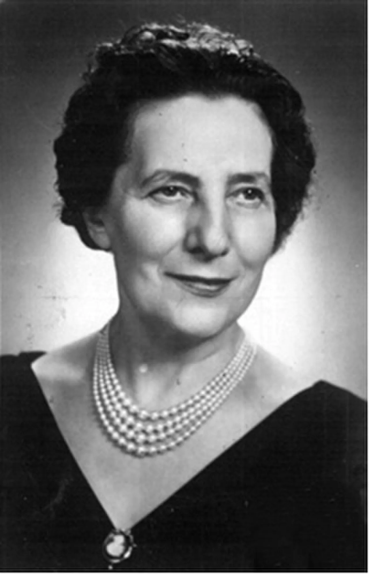 Portrait of Flore Levine-Cousyns (1898–1989) – memorial page