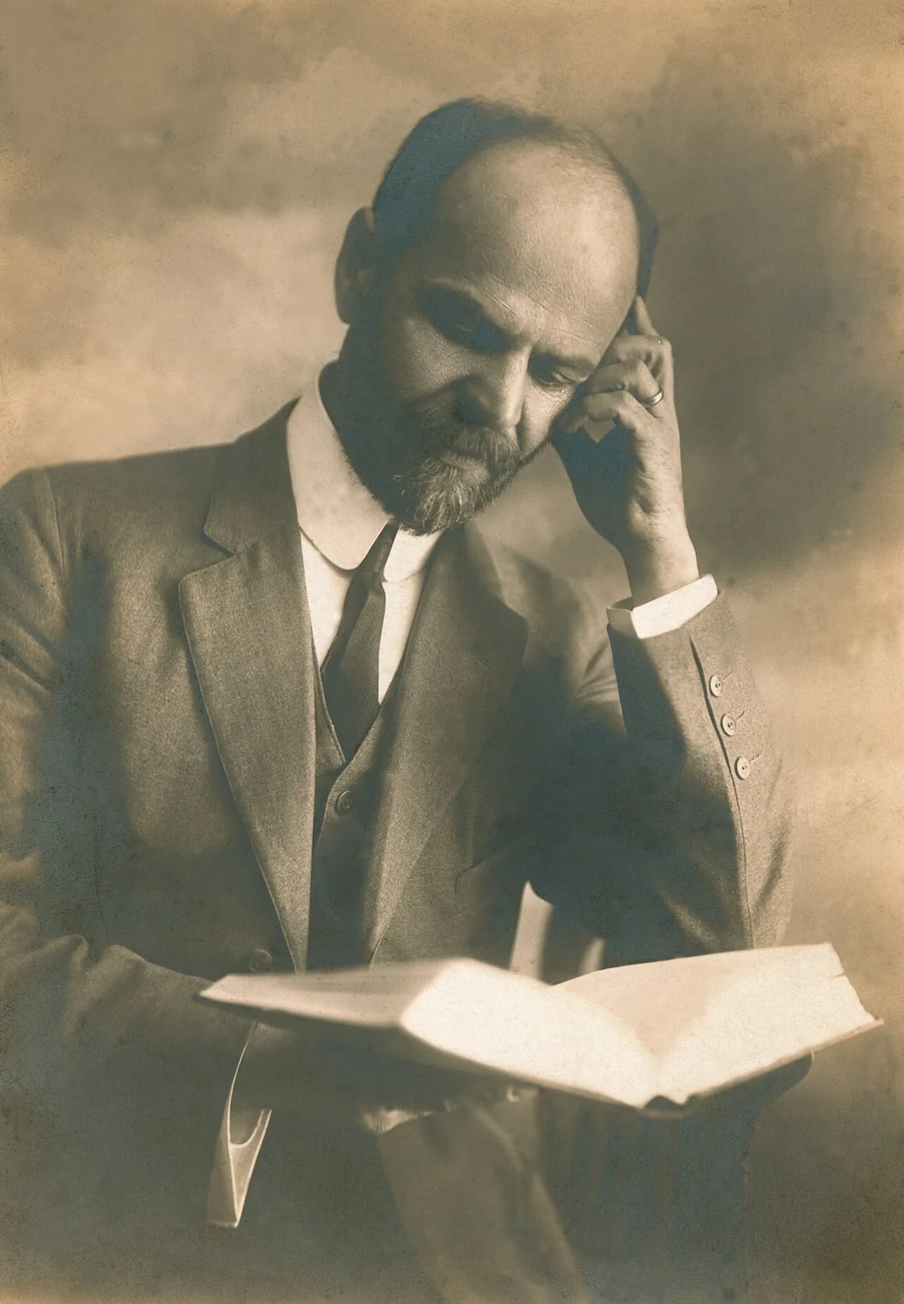 Portrait of Armenag Haigazian (1870–1921) – memorial page