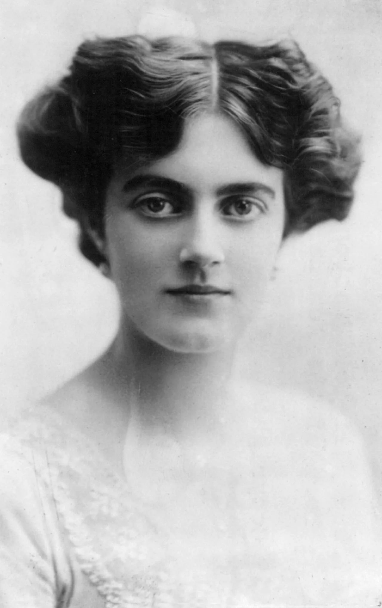 Portrait of Clementine Churchill (1885–1977) – memorial page