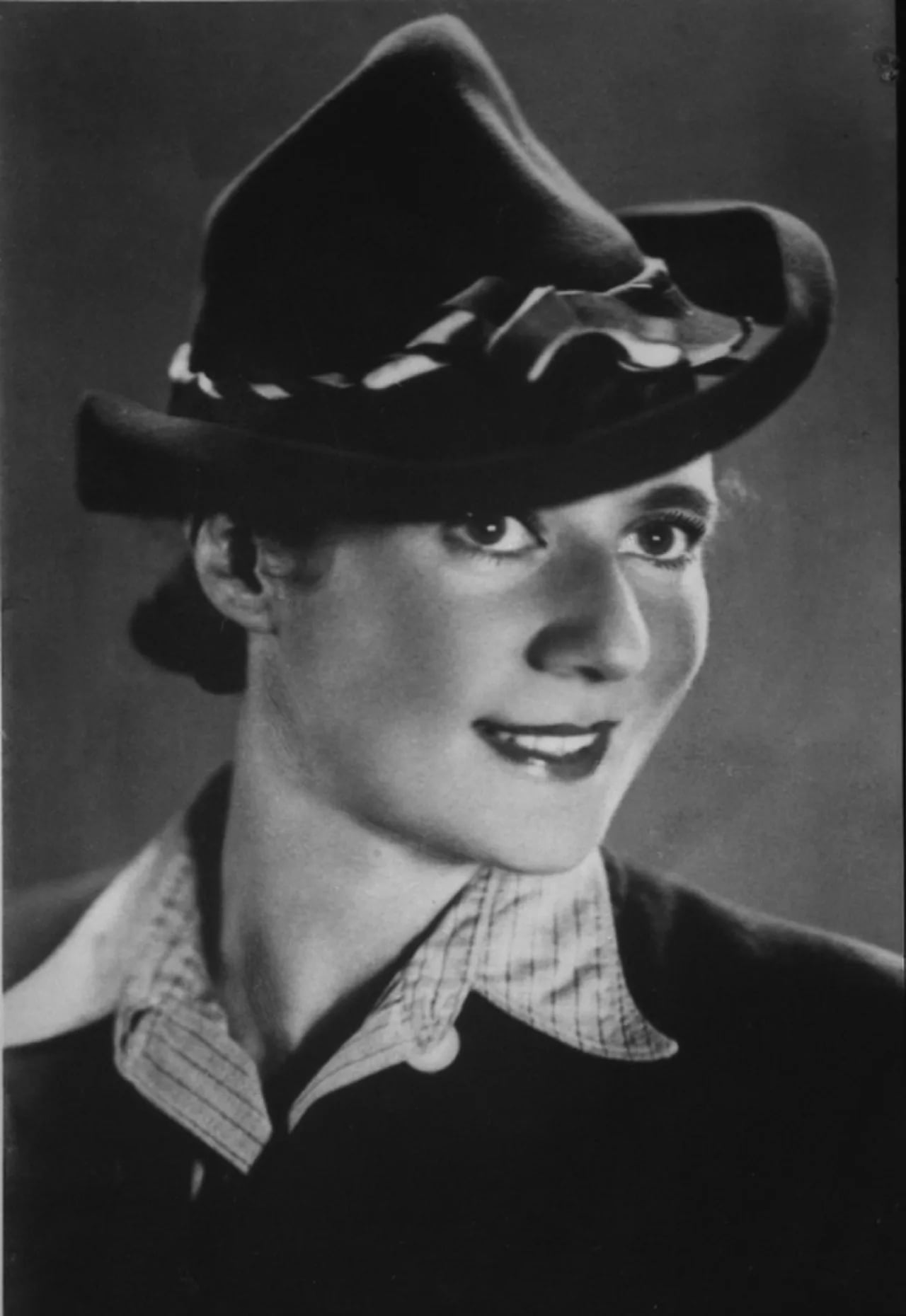 Portrait of Ala Gertner (1912–1945) – memorial page
