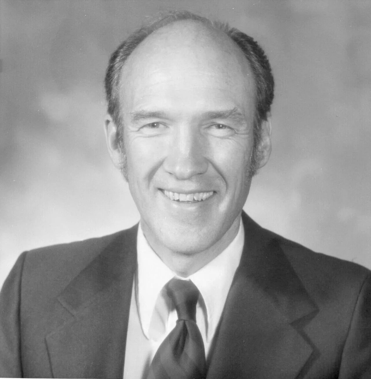 Portrait of Alan K. Simpson (1931–2025) – memorial page