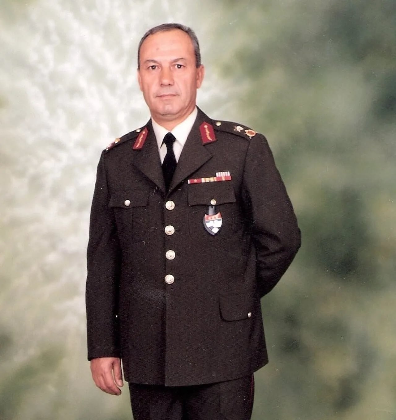 Porträt von Adnan Tanrıverdi (1944–2024) – Gedenkseite