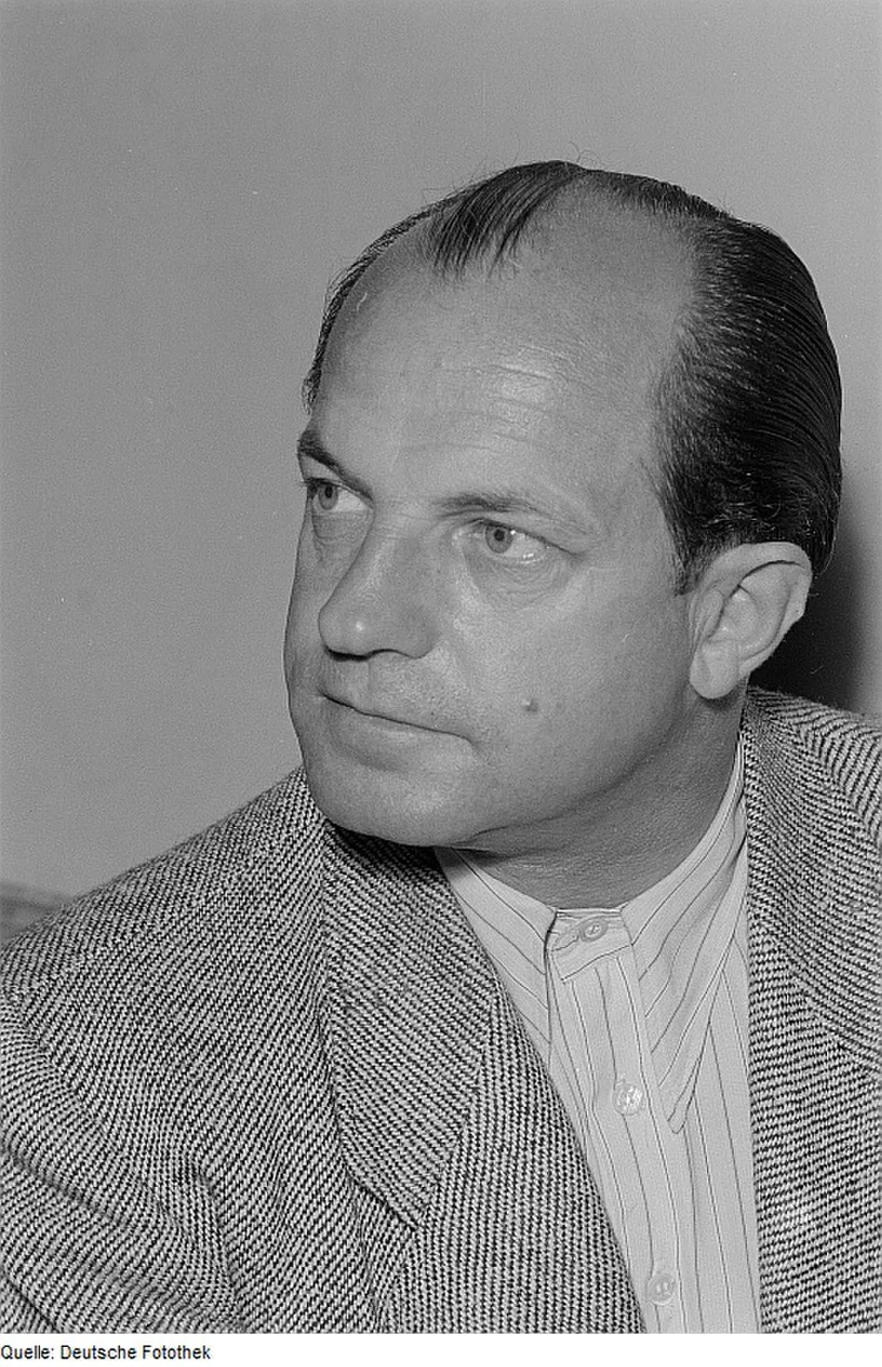 Portrait of Albert Walter (1885–1980) – memorial page
