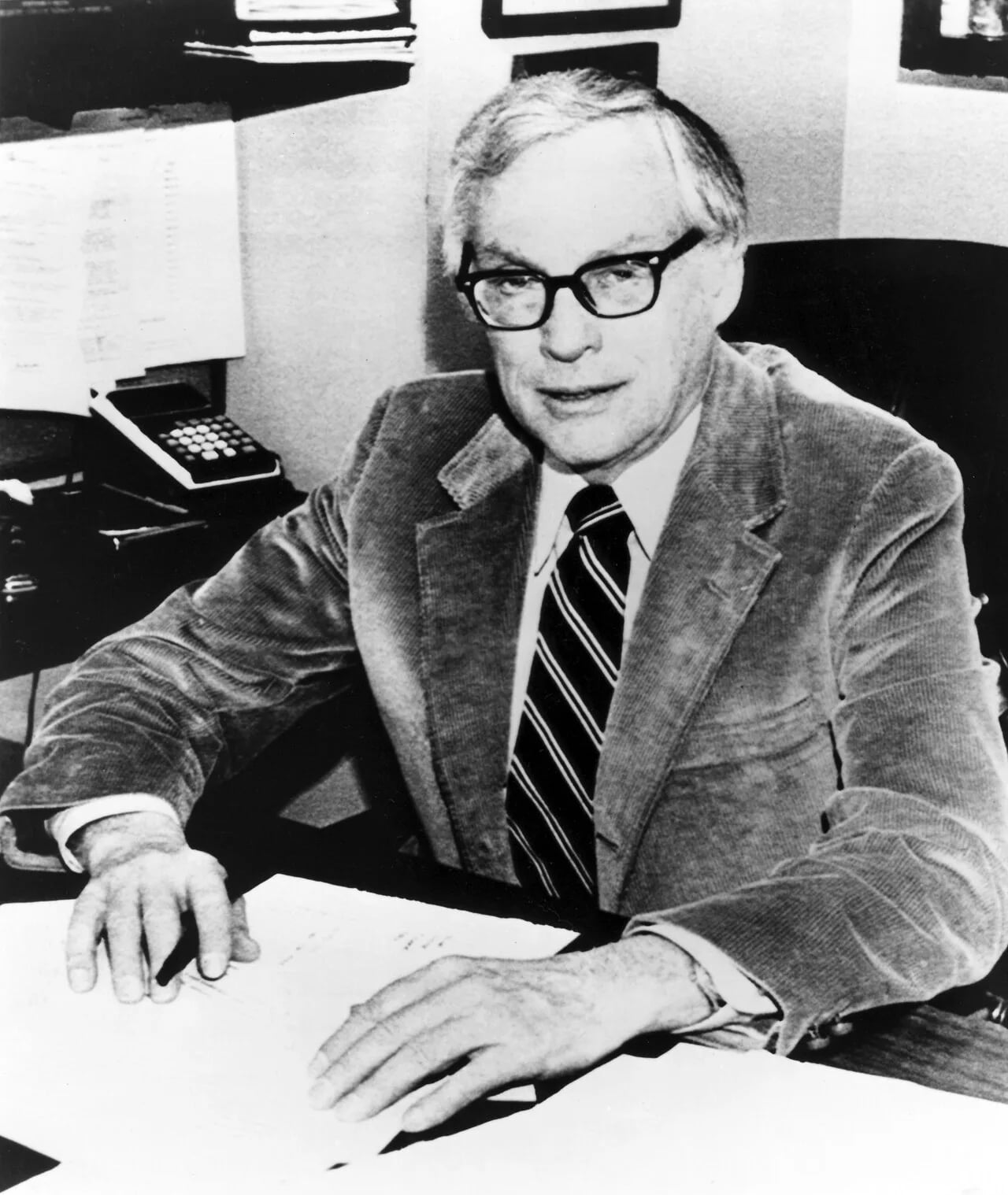 Portrait of Elwood V. Jensen (1920–2012) – memorial page