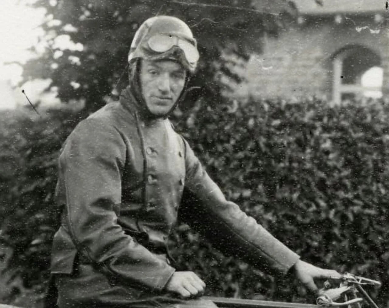 Portrait of Alec Bennett (1897–1973) – memorial page