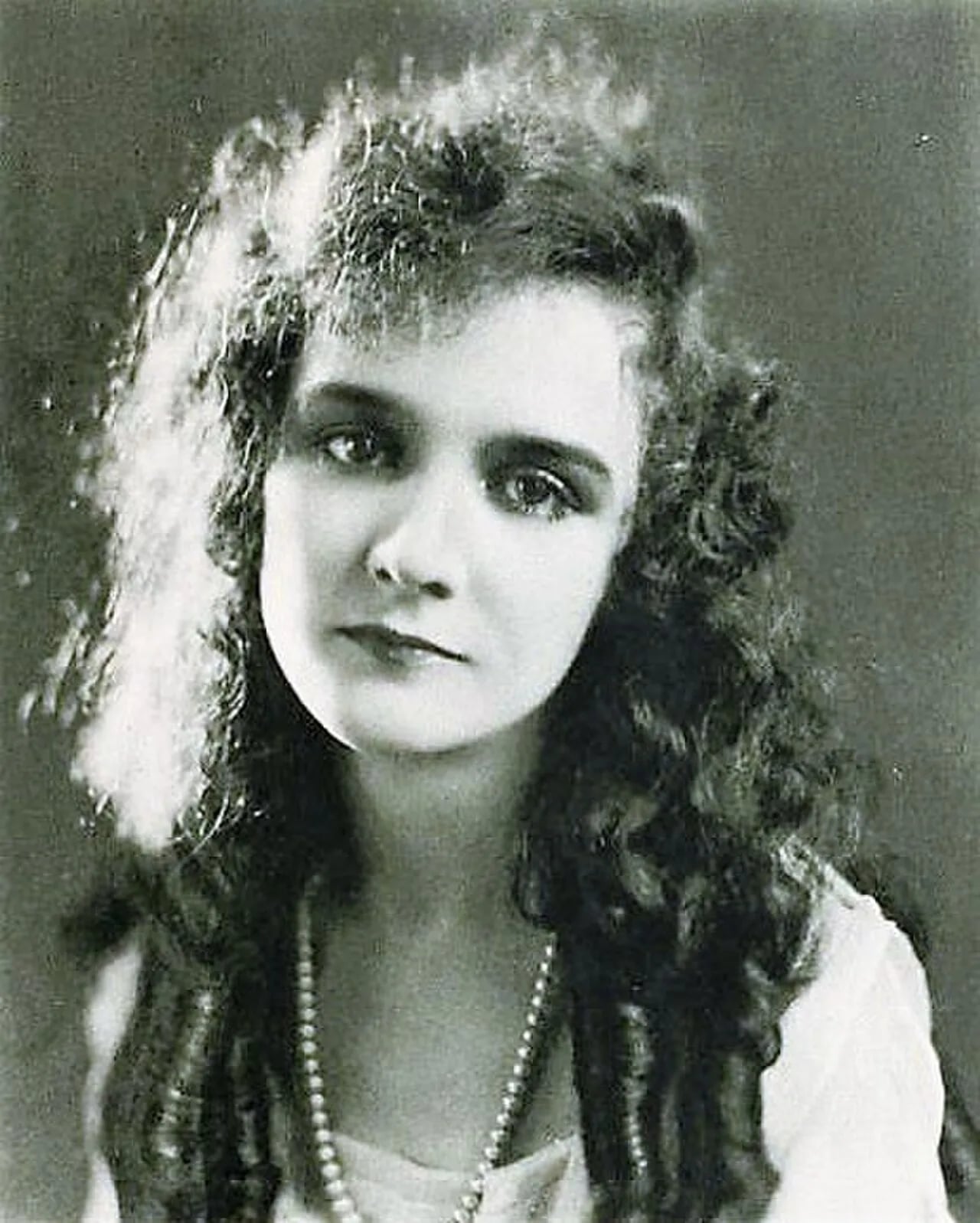Porträt von Mary Philbin (1903–1993) – Gedenkseite