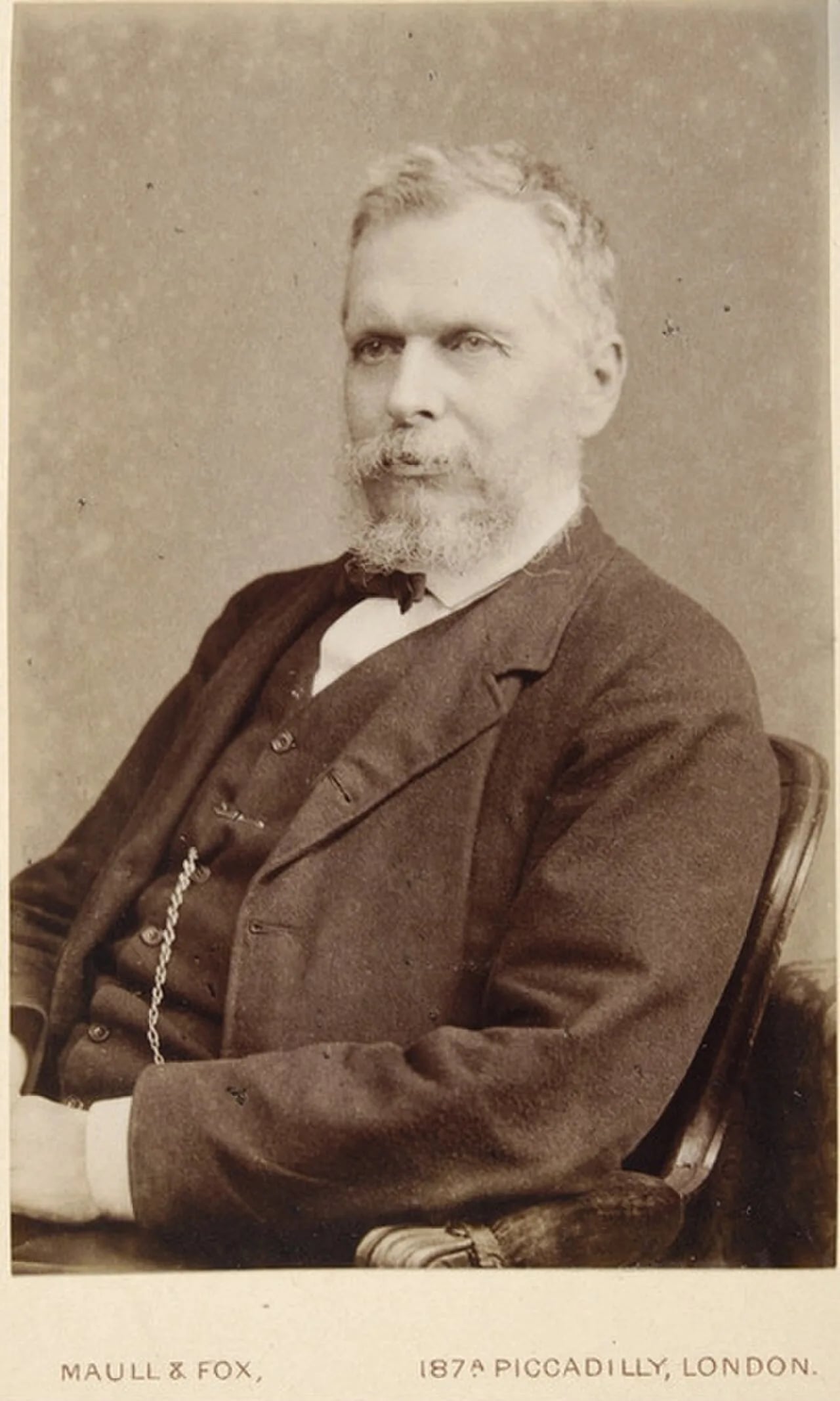 Porträt von Charles Baron Clarke (1832–1906) – Gedenkseite
