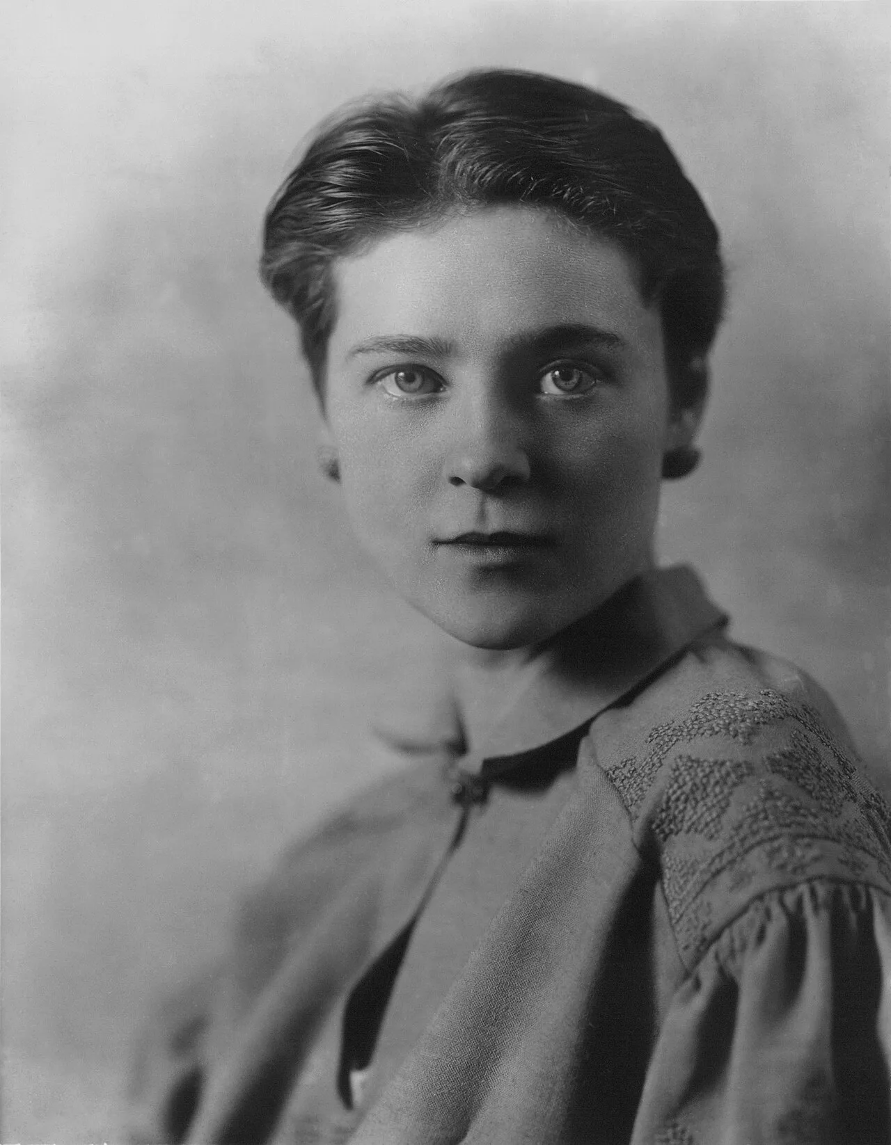 Portrait of Eva Le Gallienne (1899–1991) – memorial page