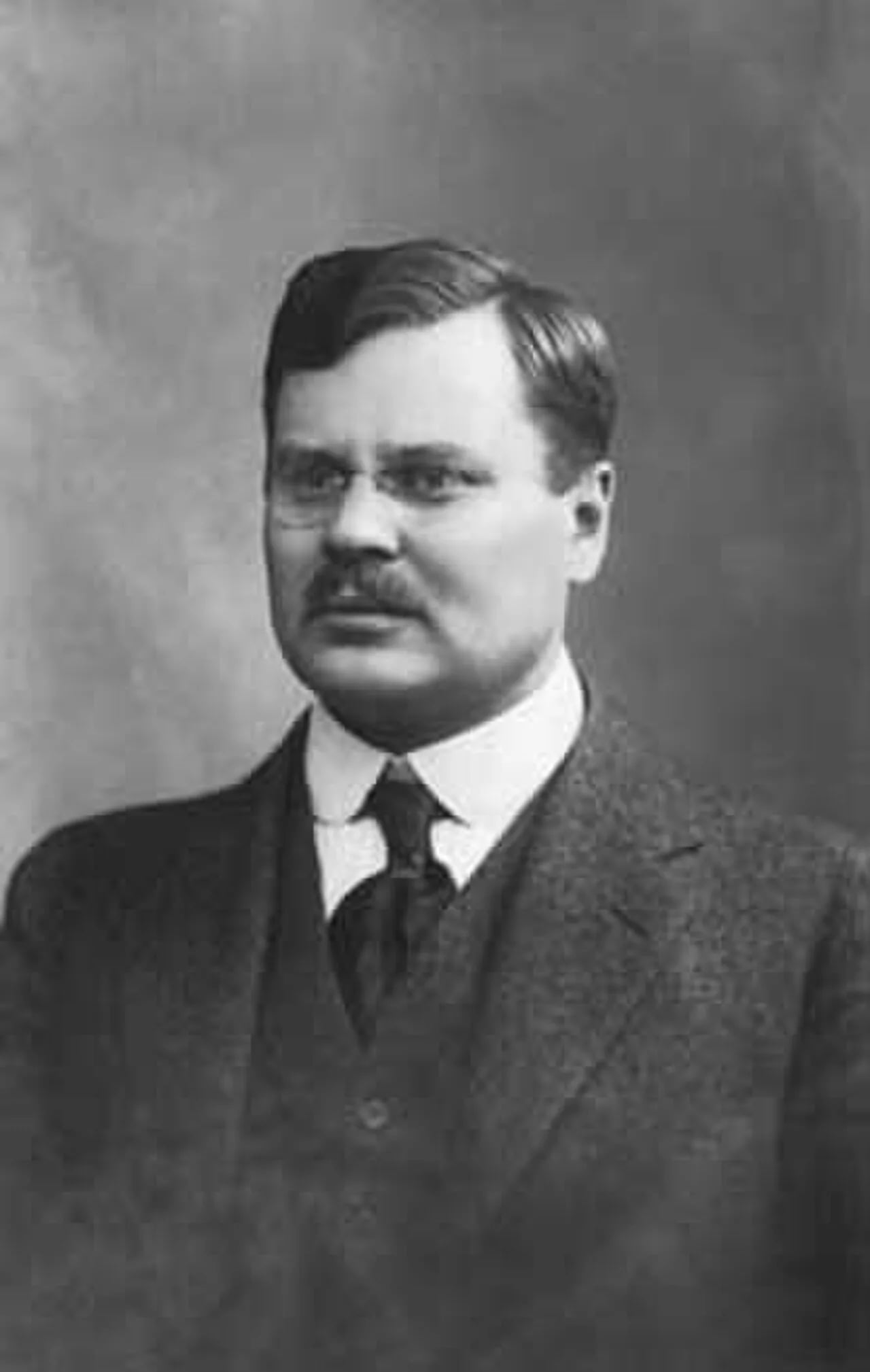 Portrait of Armas Lindgren (1874–1929) – memorial page
