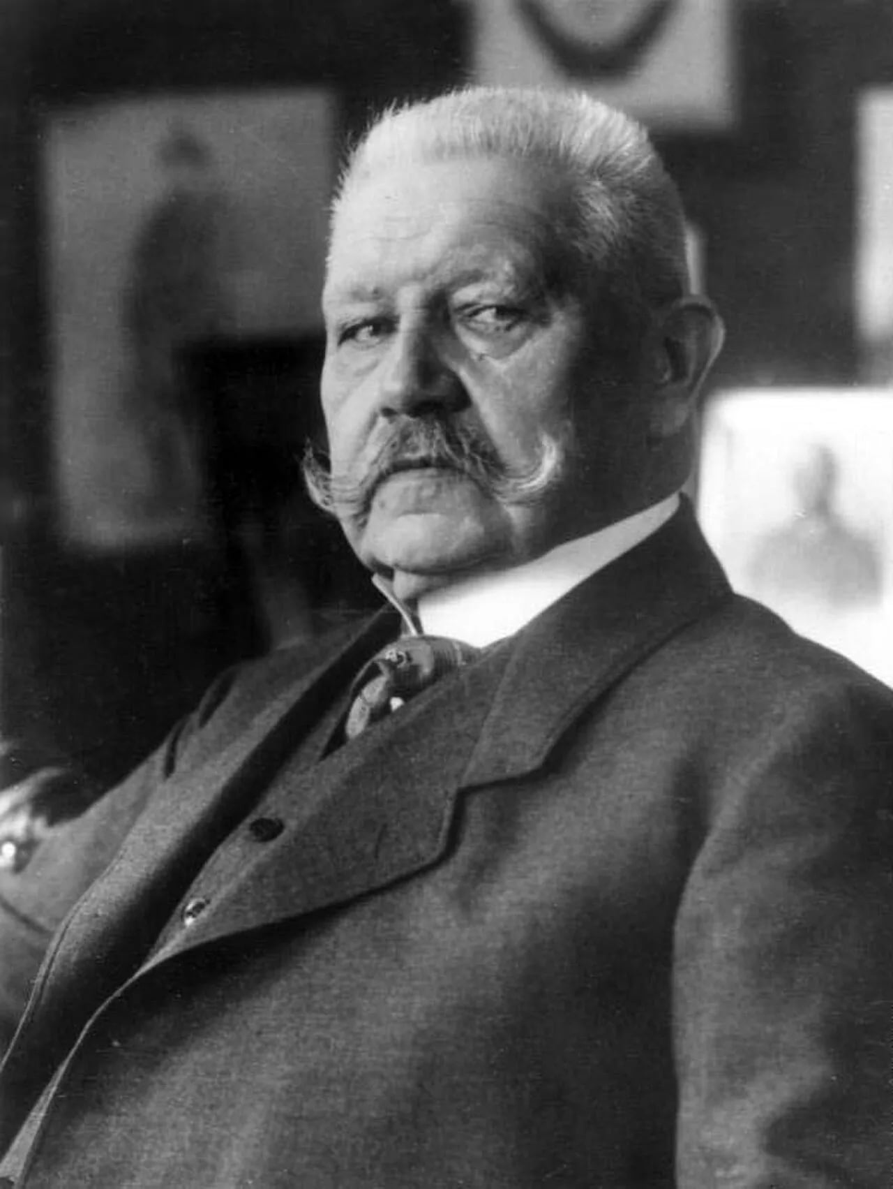 Porträt von Paul von Hindenburg (1847–1934) – Gedenkseite