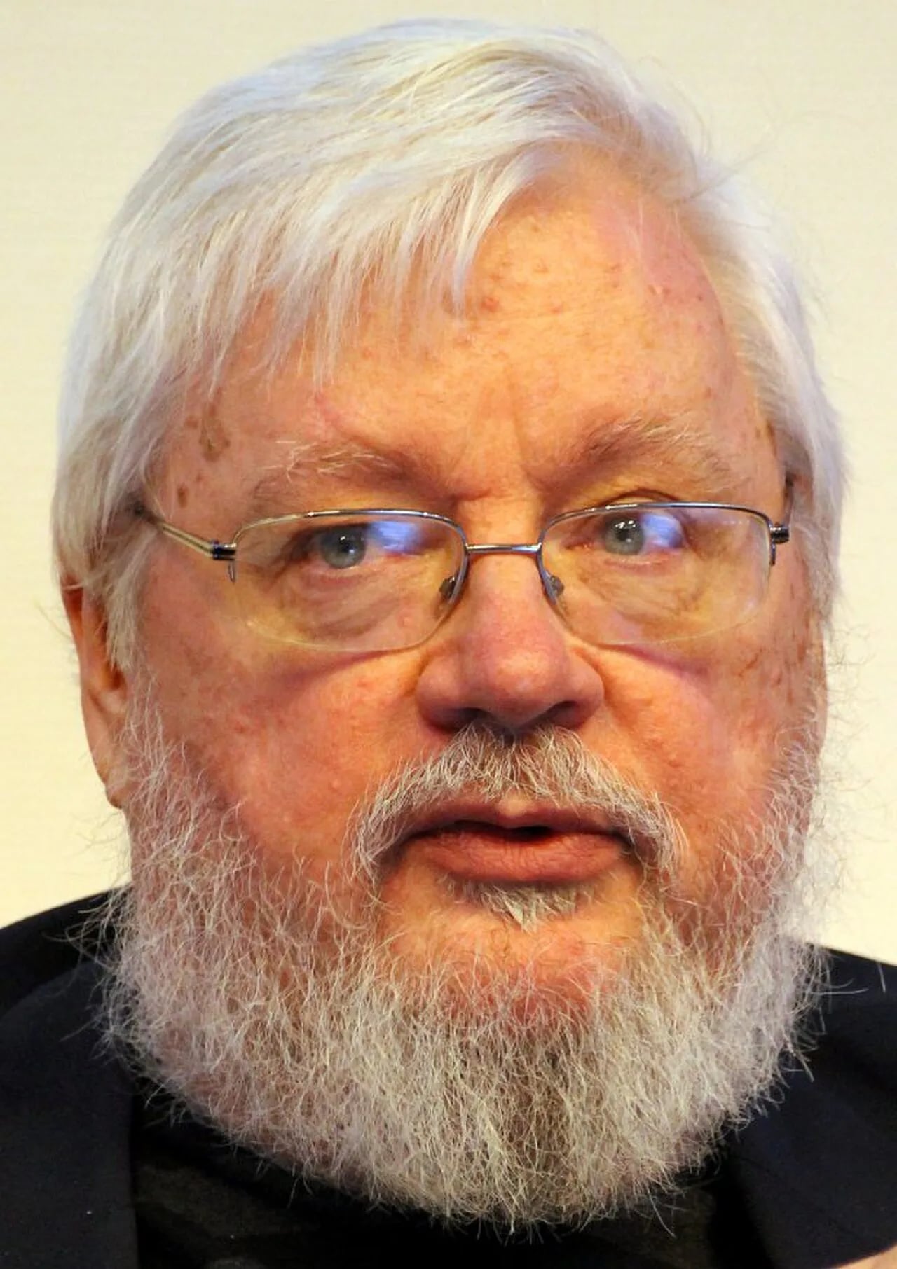 Porträt von Juris Kronbergs (1946–2020) – Gedenkseite