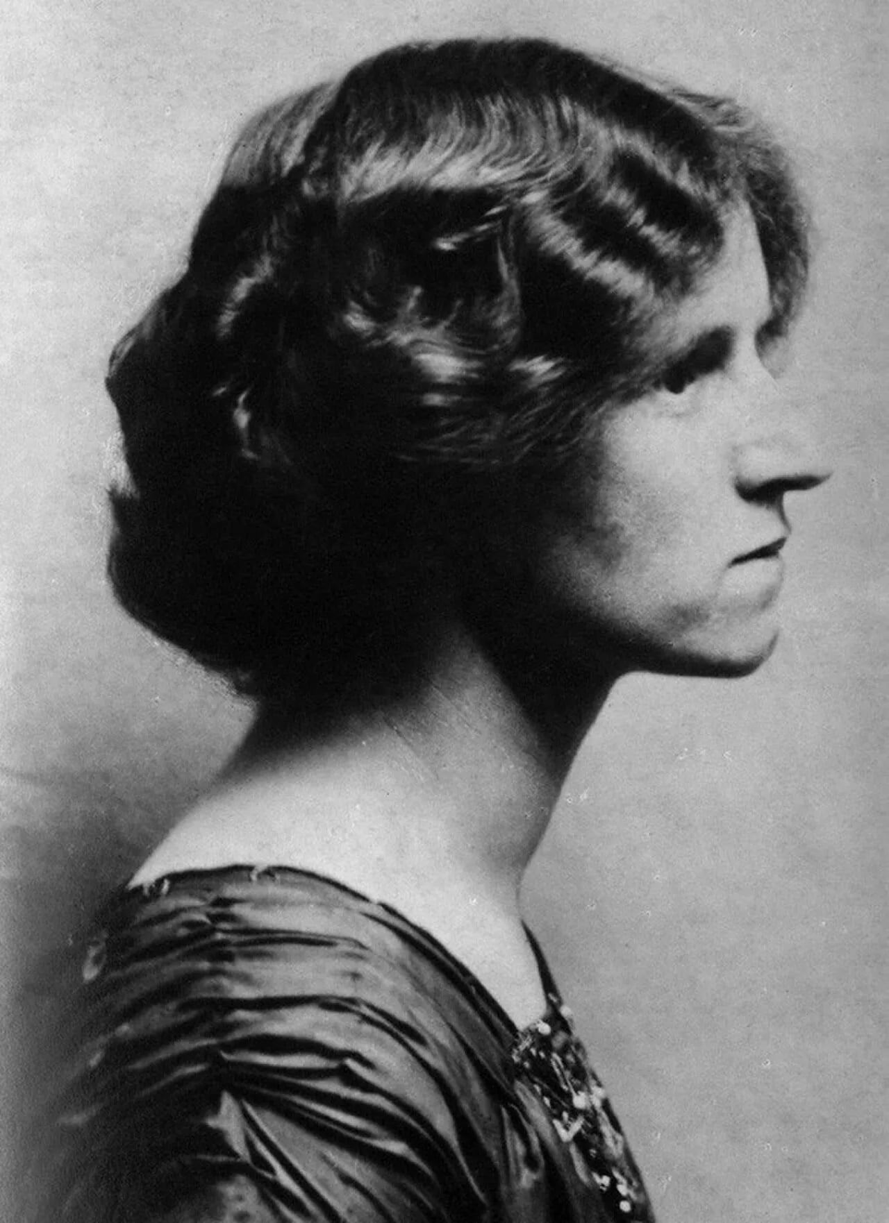 Porträt von Susan Sutherland Isaacs (1885–1948) – Gedenkseite