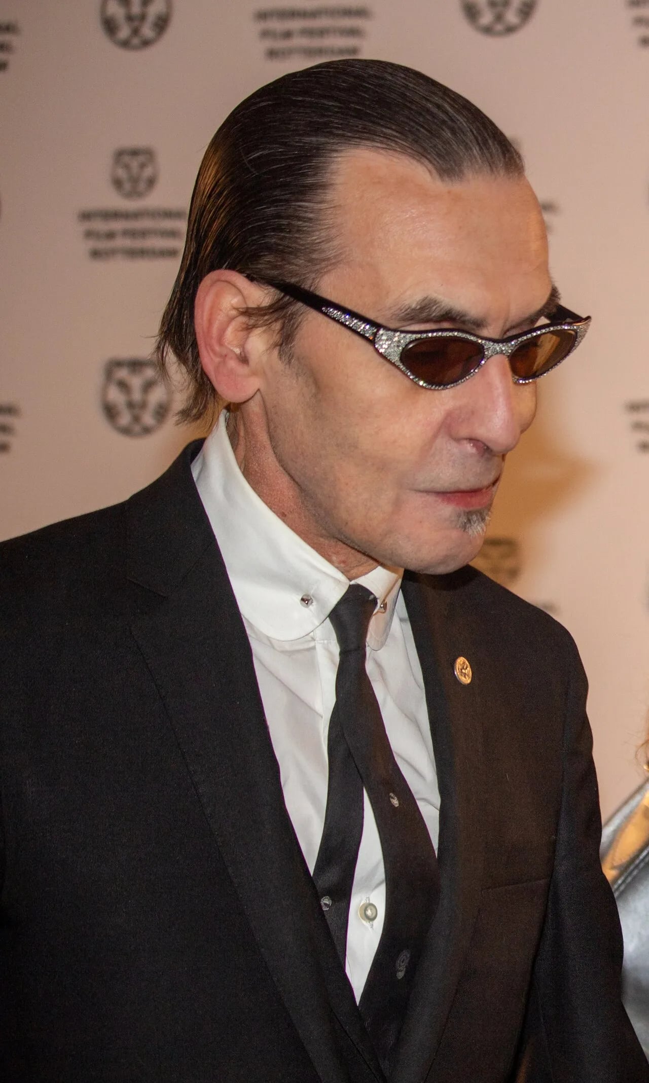 Porträt von Jules Deelder (1944–2019) – Gedenkseite