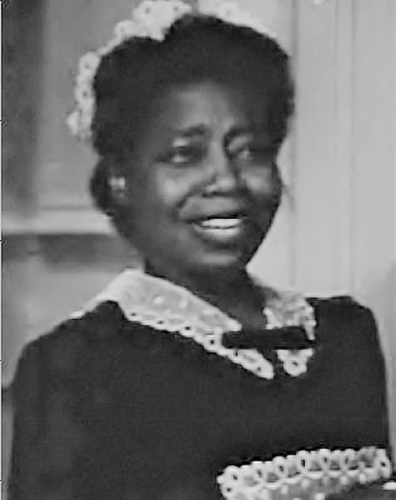 Portrait of Butterfly McQueen (1911–1995) – memorial page
