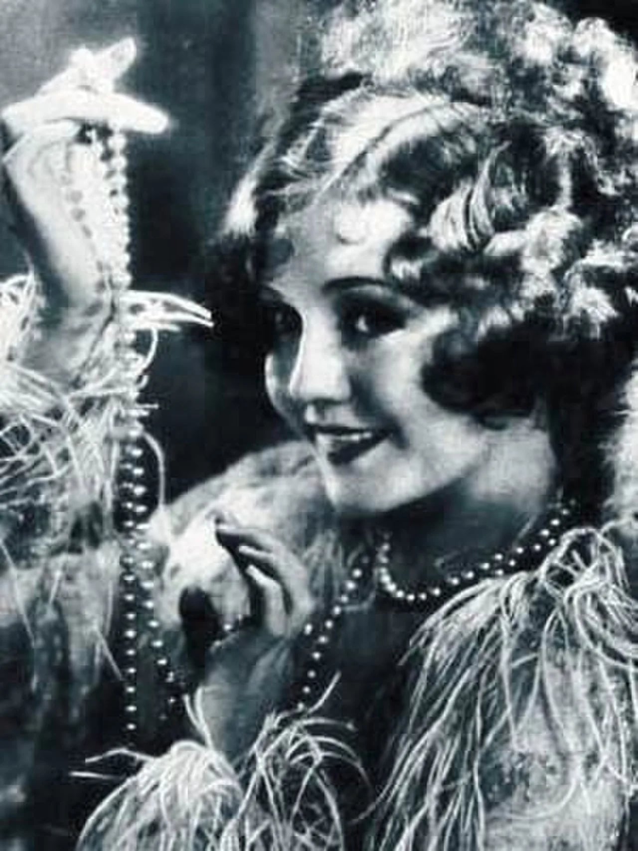 Portrait of Nancy Carroll (1903–1965) – memorial page