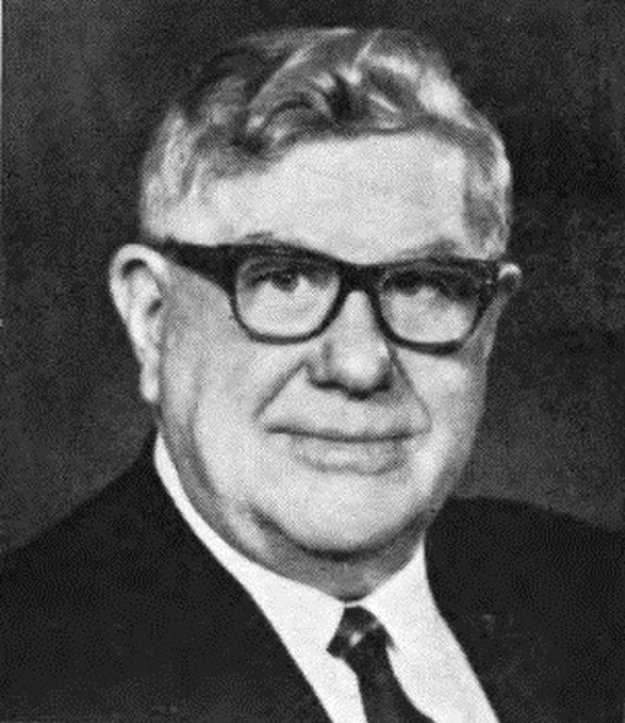 Portrait of Edward J. Patten (1905–1994) – memorial page