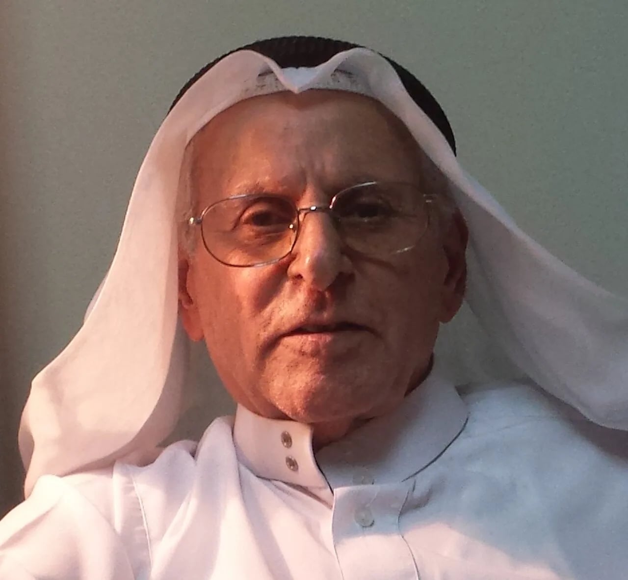 Porträt von Hussain Al Baharna (1932–2025) – Gedenkseite